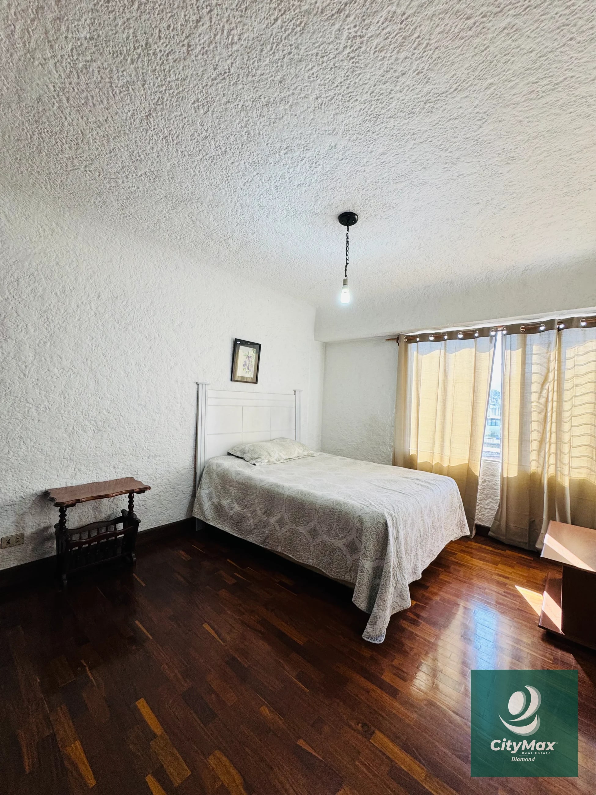 Apartamento Amueblado en venta y renta zona 10 - 8