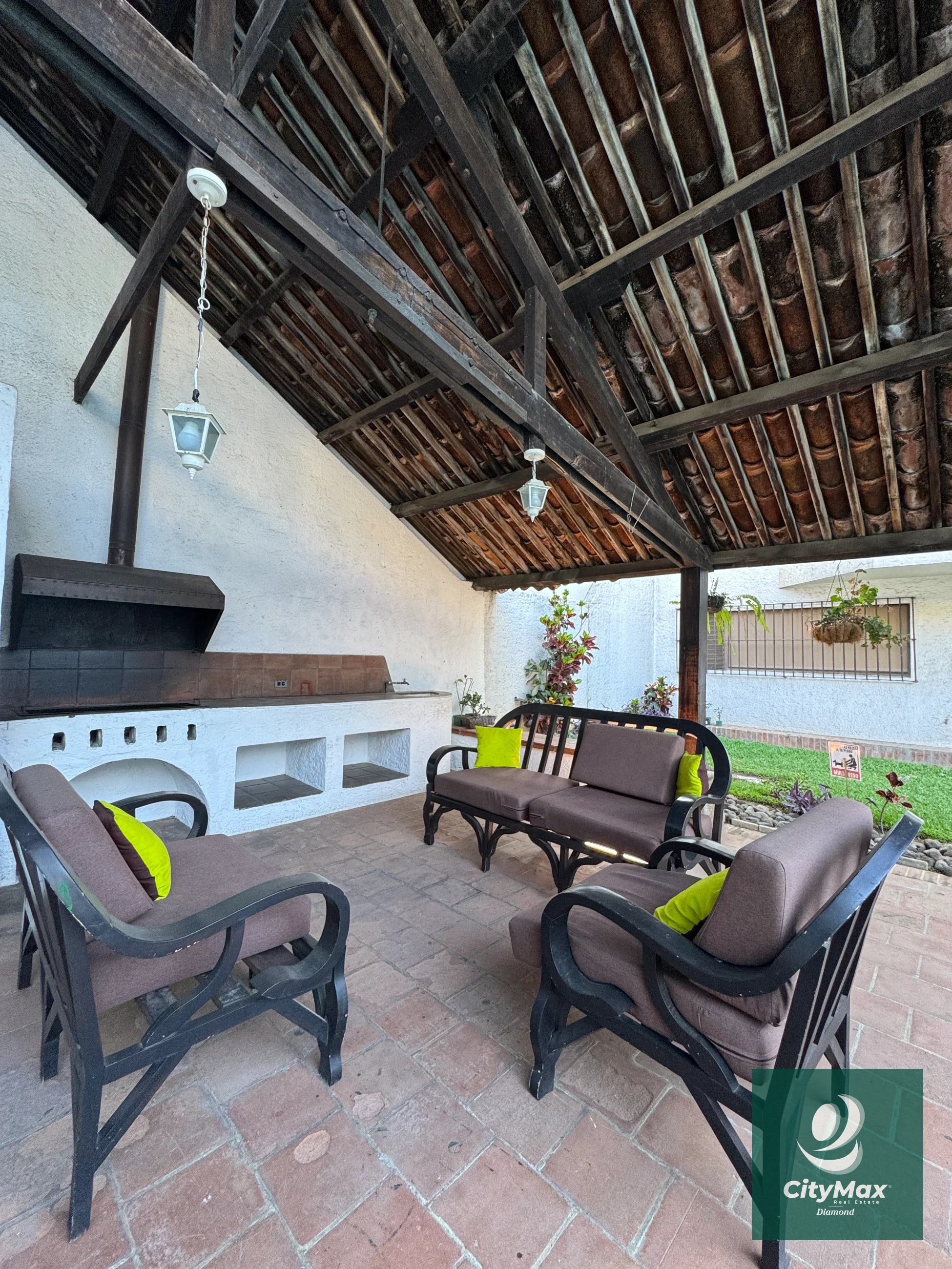 Apartamento Amueblado en venta y renta zona 10 - 15