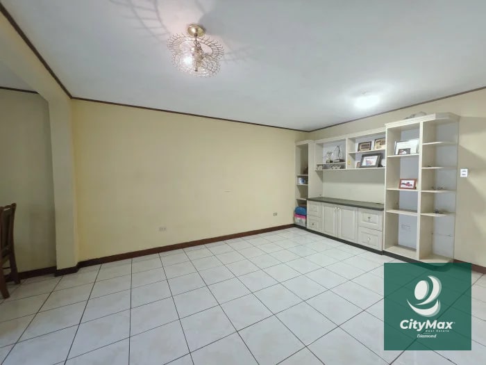Casa en Venta en Loma Real San Cristobal Zona 8 de Mixco - 9