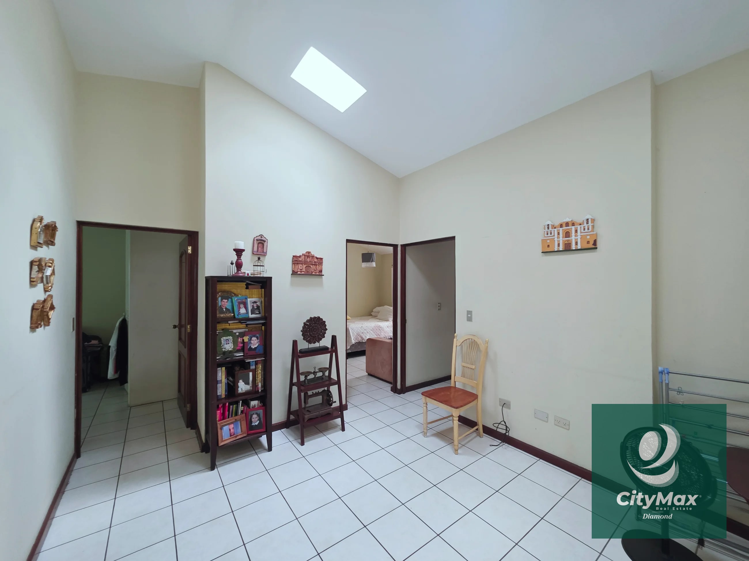 Casa en Venta en Lomas de San Nicolas Zona 16 - 11