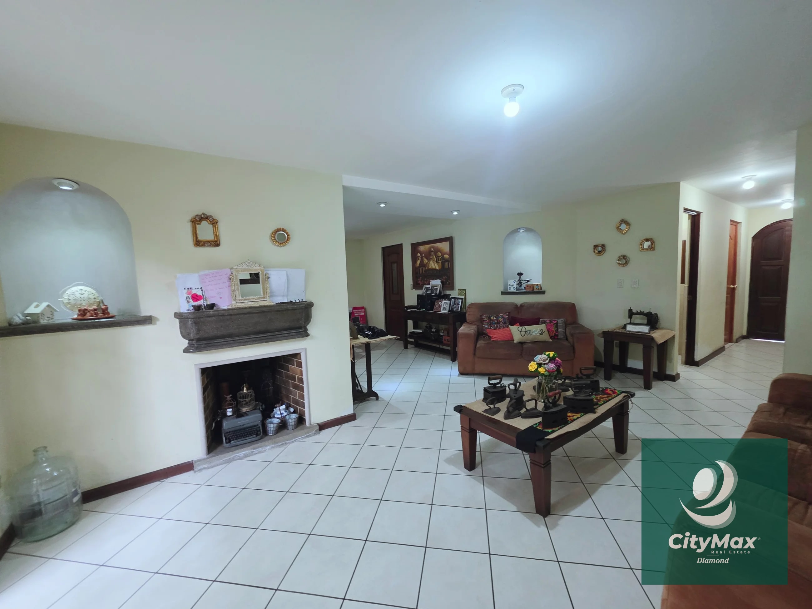 Casa en Venta en Lomas de San Nicolas Zona 16 - 10