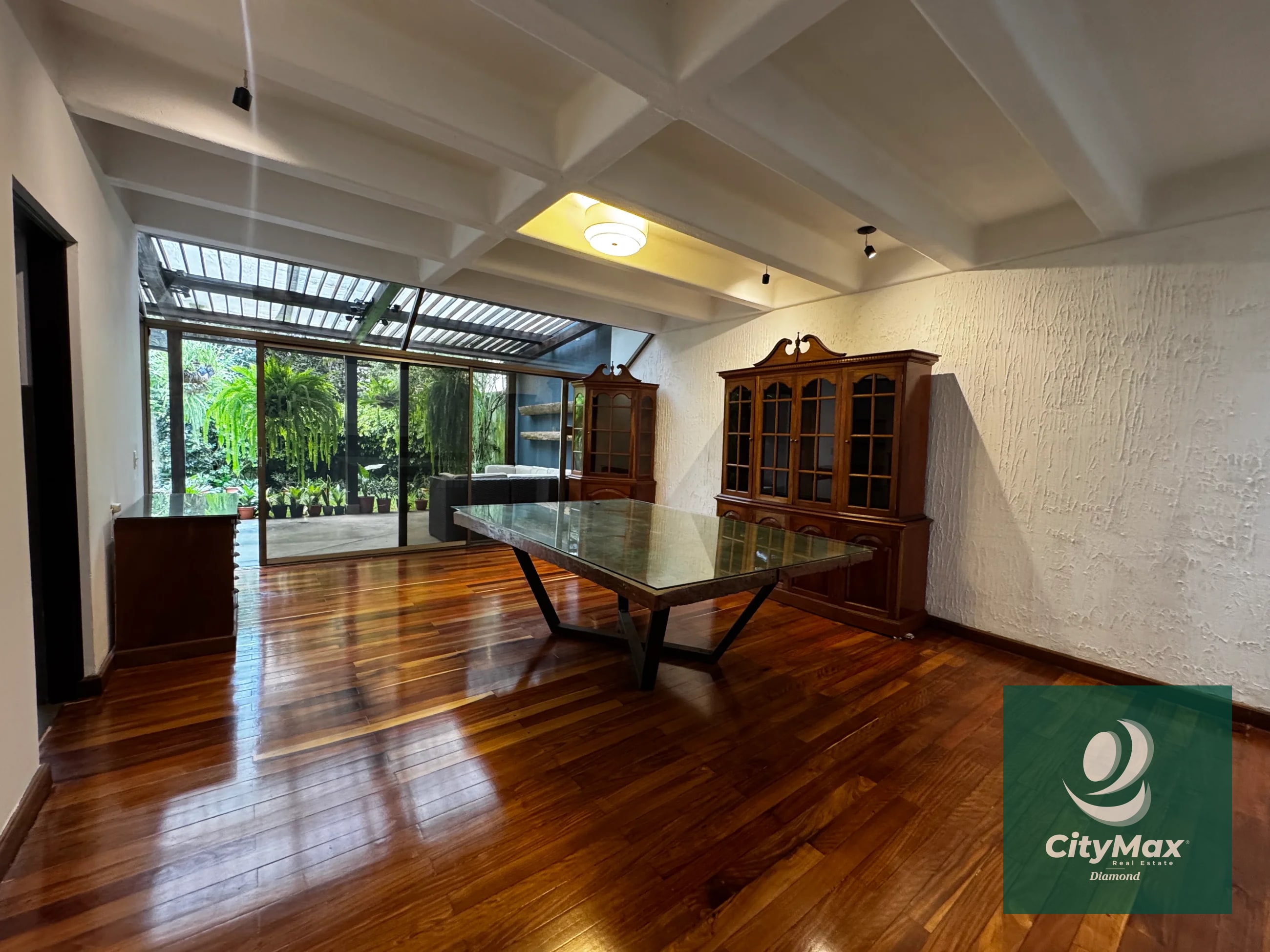 Casa en Venta en Zona 10 entorno Las Margaritas — Casa en Venta en Zona 10, Guatemala, Ciudad — foto 1 de 17