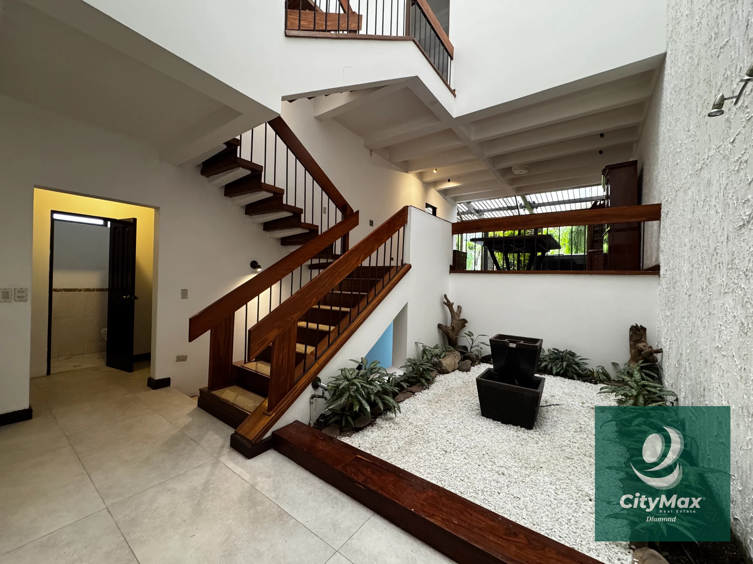 Casa en Venta en Zona 10 entorno Las Margaritas — Casa en Venta en Zona 10, Guatemala, Ciudad — foto 6 de 17