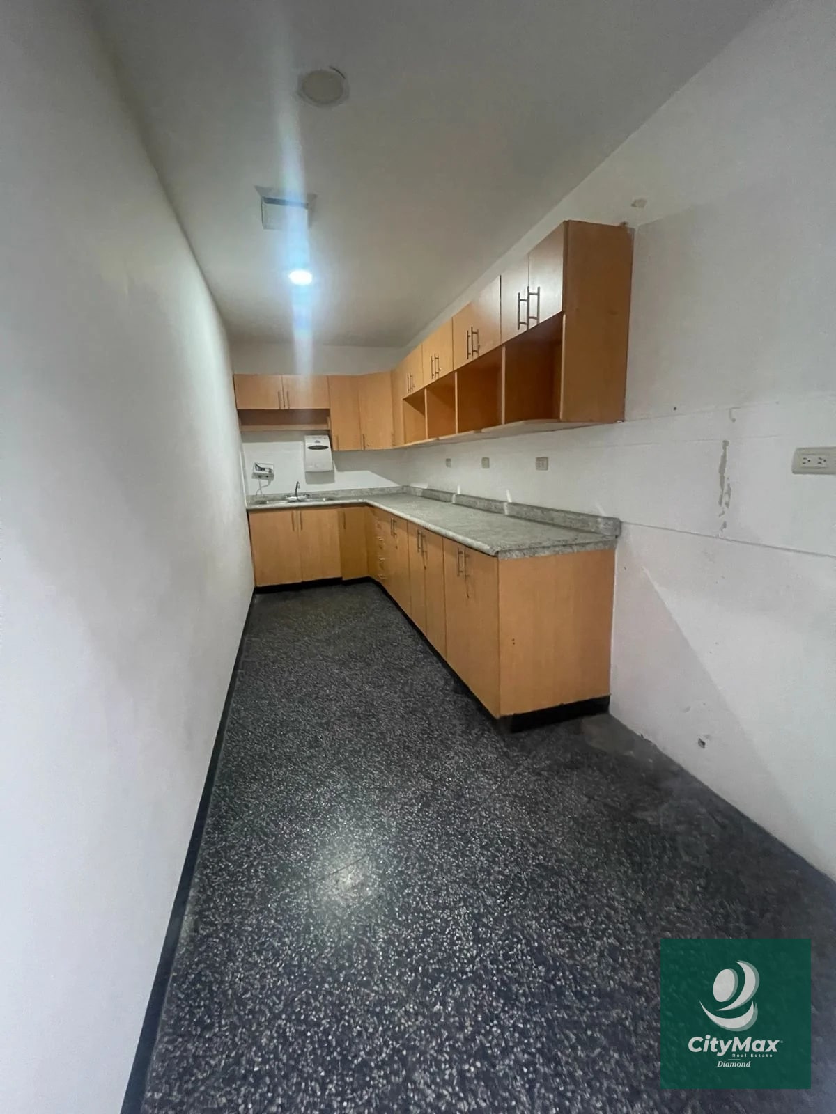 Oficina en Renta en Edificio Zona 9 Ciudad de Guatemala — Oficina en Alquiler en Zona 9, Guatemala, Ciudad — foto 9 de 13