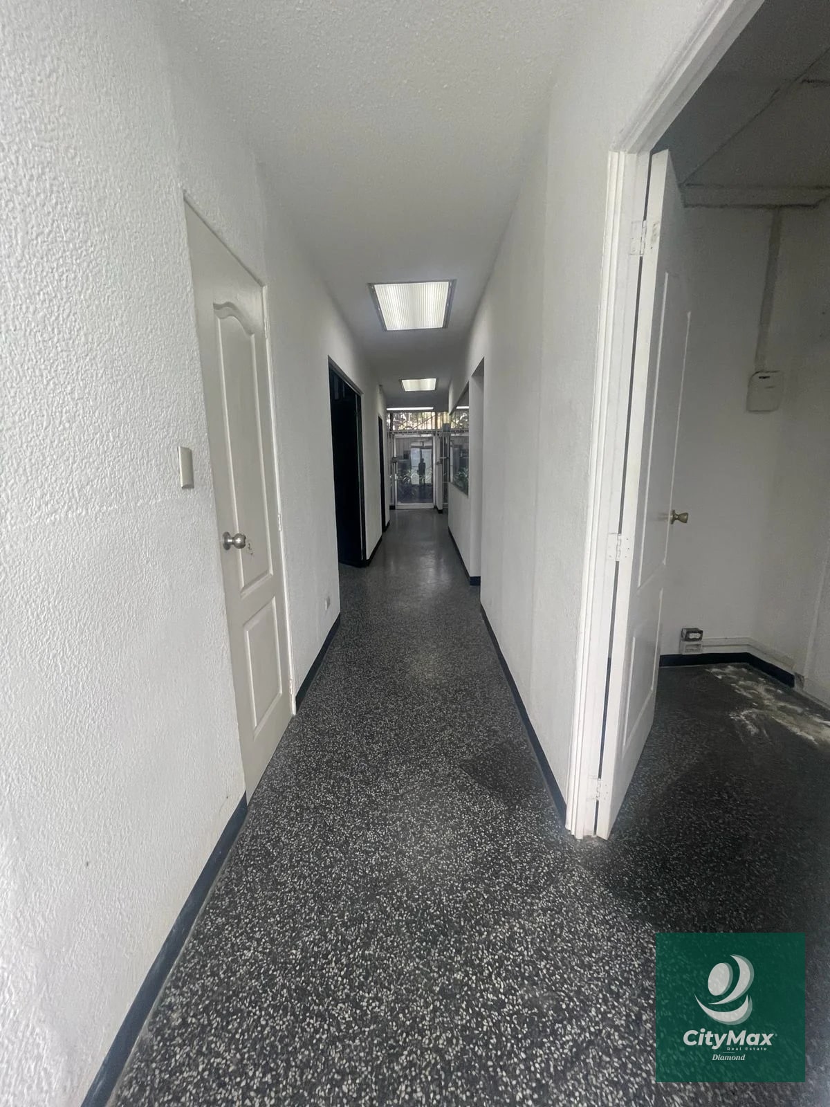 Oficina en Renta en Edificio Zona 9 Ciudad de Guatemala — Oficina en Alquiler en Zona 9, Guatemala, Ciudad — foto 10 de 13