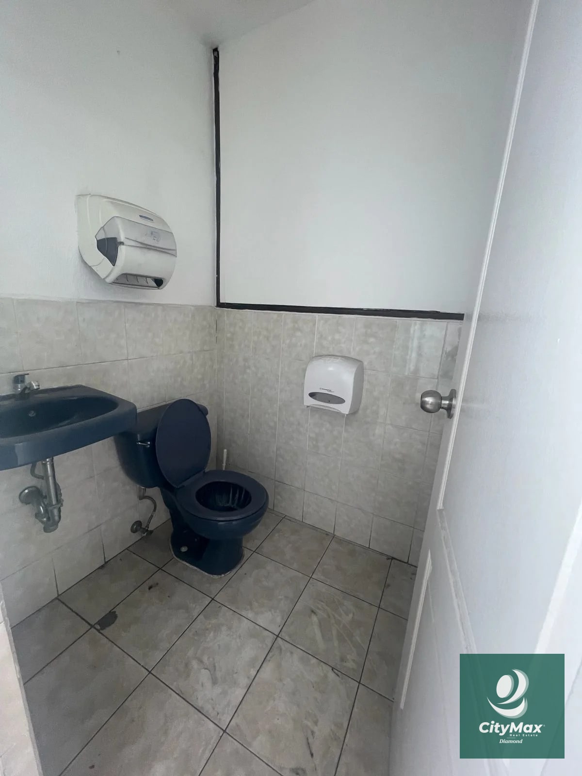 Oficina en Renta en Edificio Zona 9 Ciudad de Guatemala — Oficina en Alquiler en Zona 9, Guatemala, Ciudad — foto 12 de 13