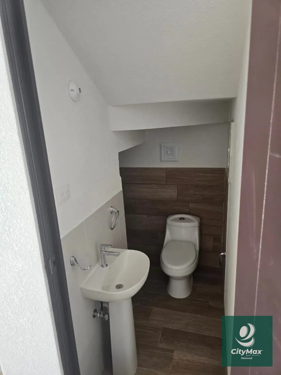 Casa dentro de Condominio en Renta en San José Pinula — Casa en Alquiler en Valles de Navarra, San José Pinula, Guatemala, Ciudad — foto 10 de 17
