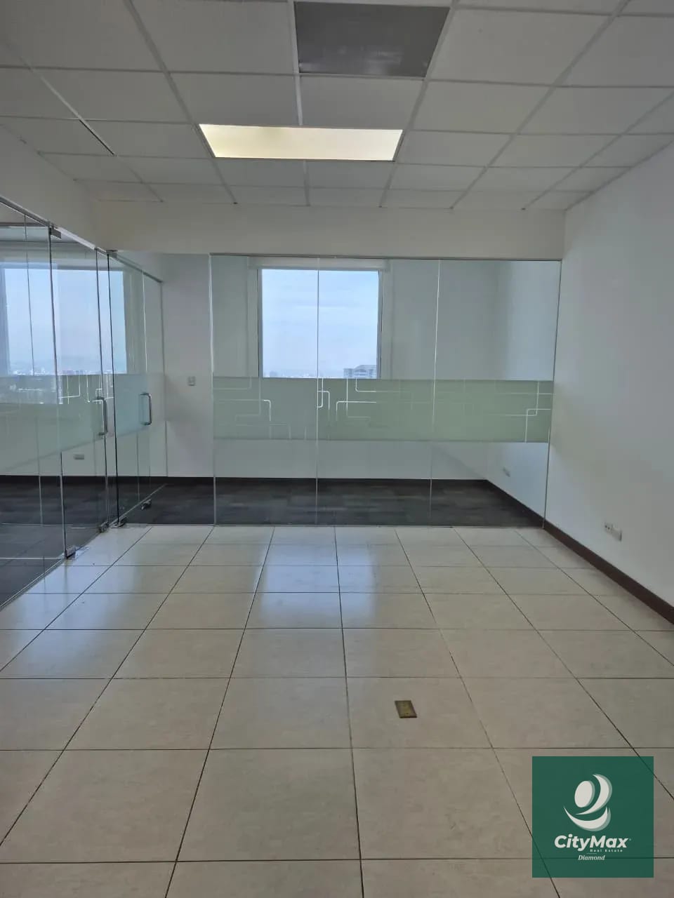 Oficina en Renta Zona Pradera Torre 3 — Oficina en Alquiler en Zona Pradera, Zona 10, Guatemala, Ciudad — foto 9 de 15