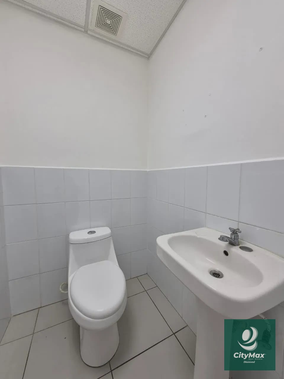Oficina en Renta Zona Pradera Torre 3 — Oficina en Alquiler en Zona Pradera, Zona 10, Guatemala, Ciudad — foto 12 de 15