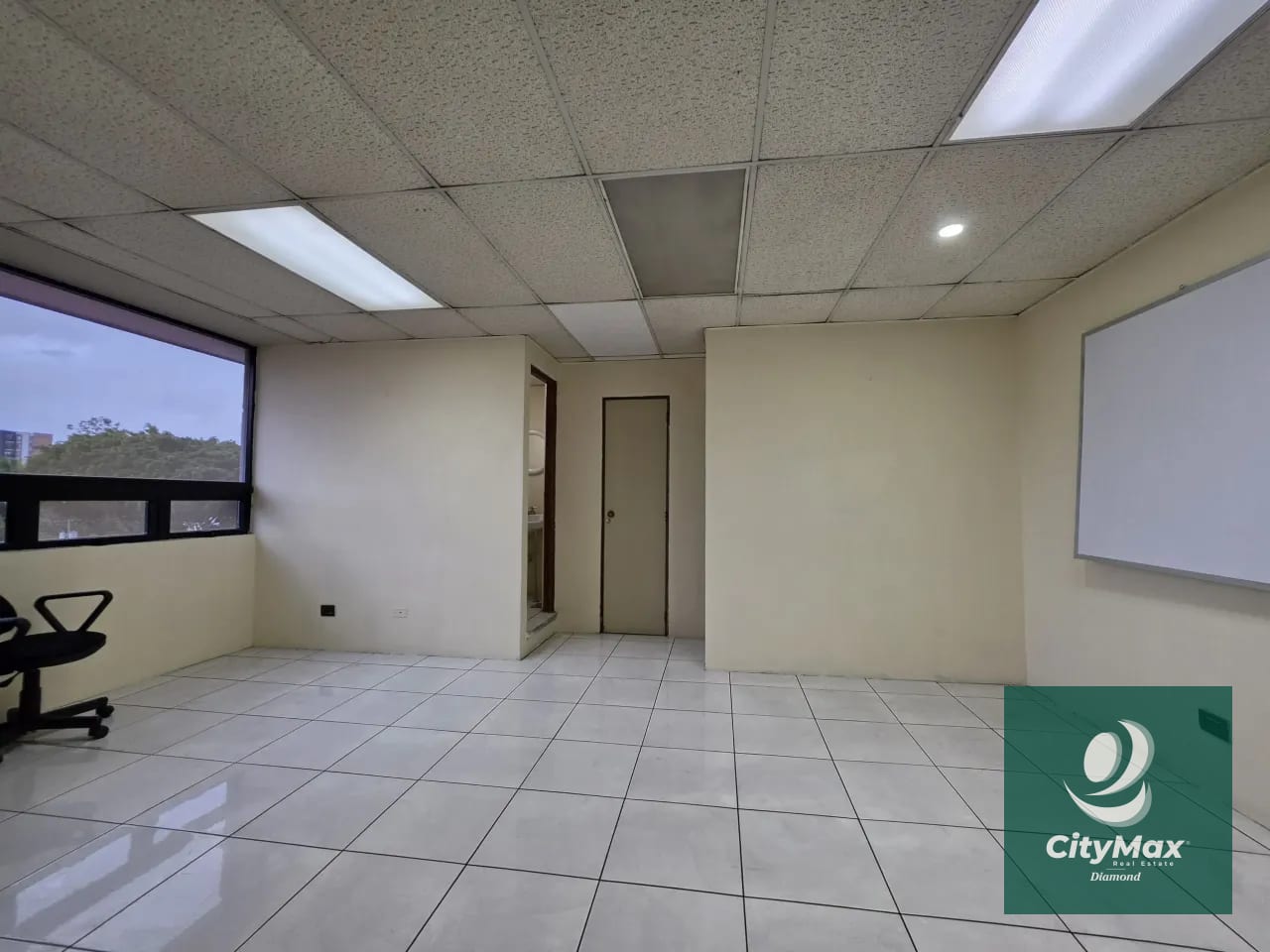 Oficina Amueblada en Renta en Zona 9 Torre Cristal — Oficina en Alquiler en Zona 9, Guatemala, Ciudad — foto 4 de 14