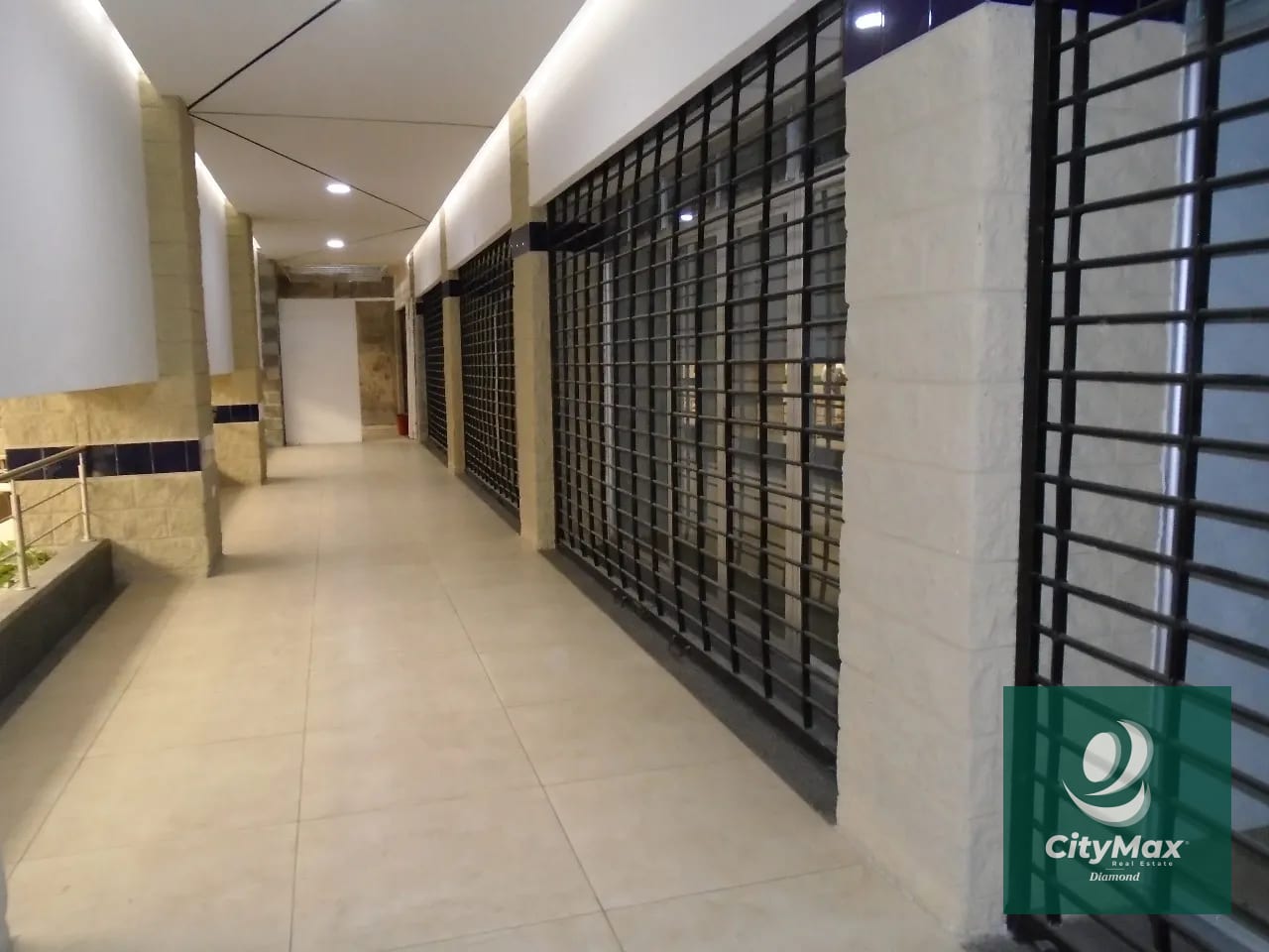Renta Local en Segundo Nivel Plaza Comercial en San Cristóbal — Local en Alquiler en Zona 8 Mixco, Guatemala, Ciudad — foto 4 de 5