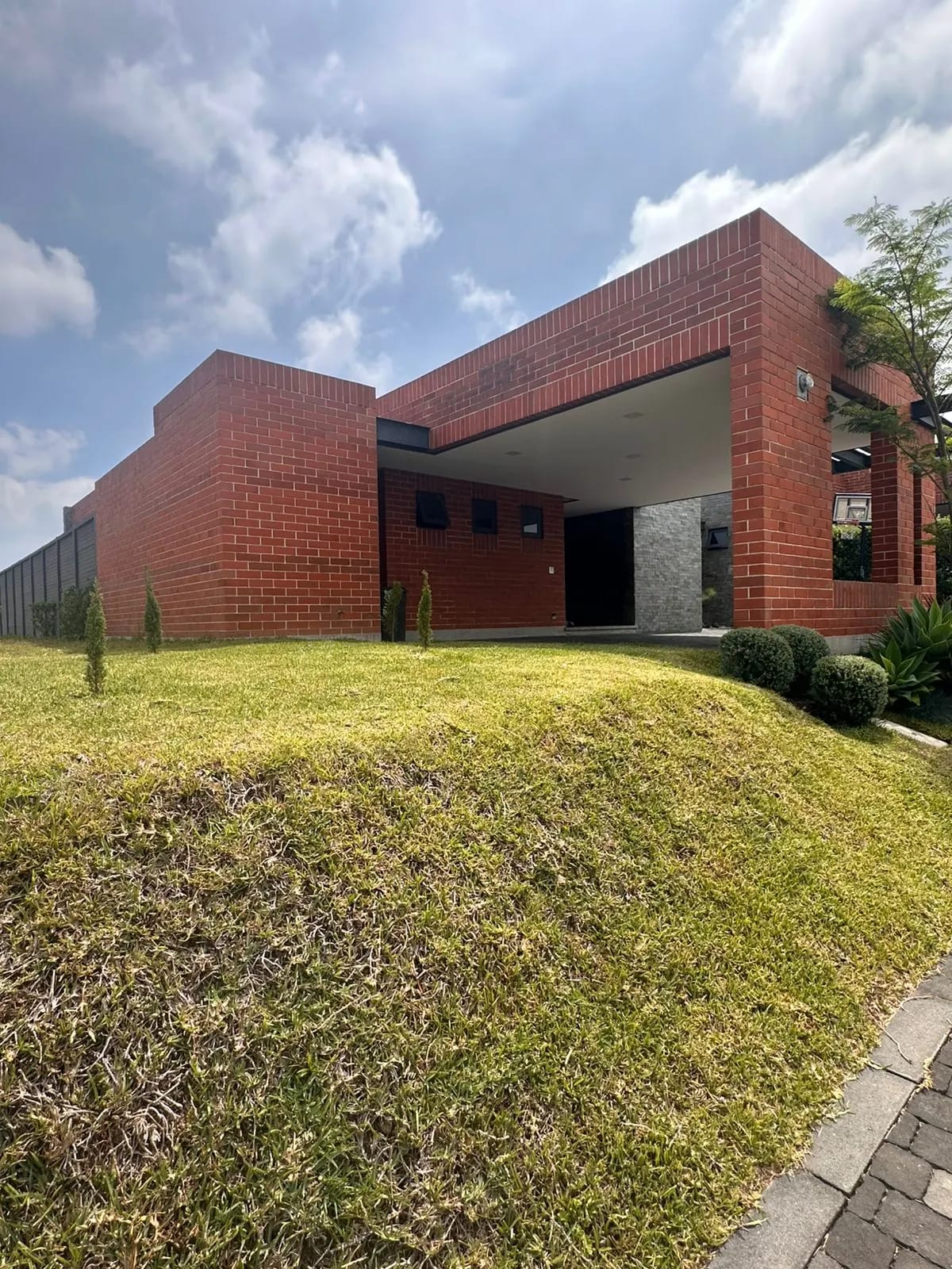 Venta Casa de un Nivel en Condado Concepción — Casa en Venta en Pradera Concepción, Carretera a El Salvador, Guatemala, Ciudad — foto 2 de 12