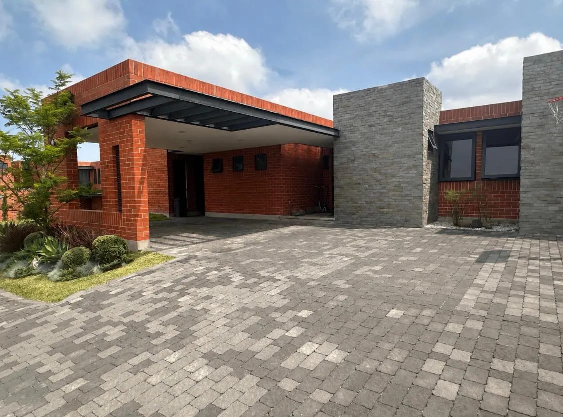 Venta Casa de un Nivel en Condado Concepción — Casa en Venta en Pradera Concepción, Carretera a El Salvador, Guatemala, Ciudad — foto 2 de 11