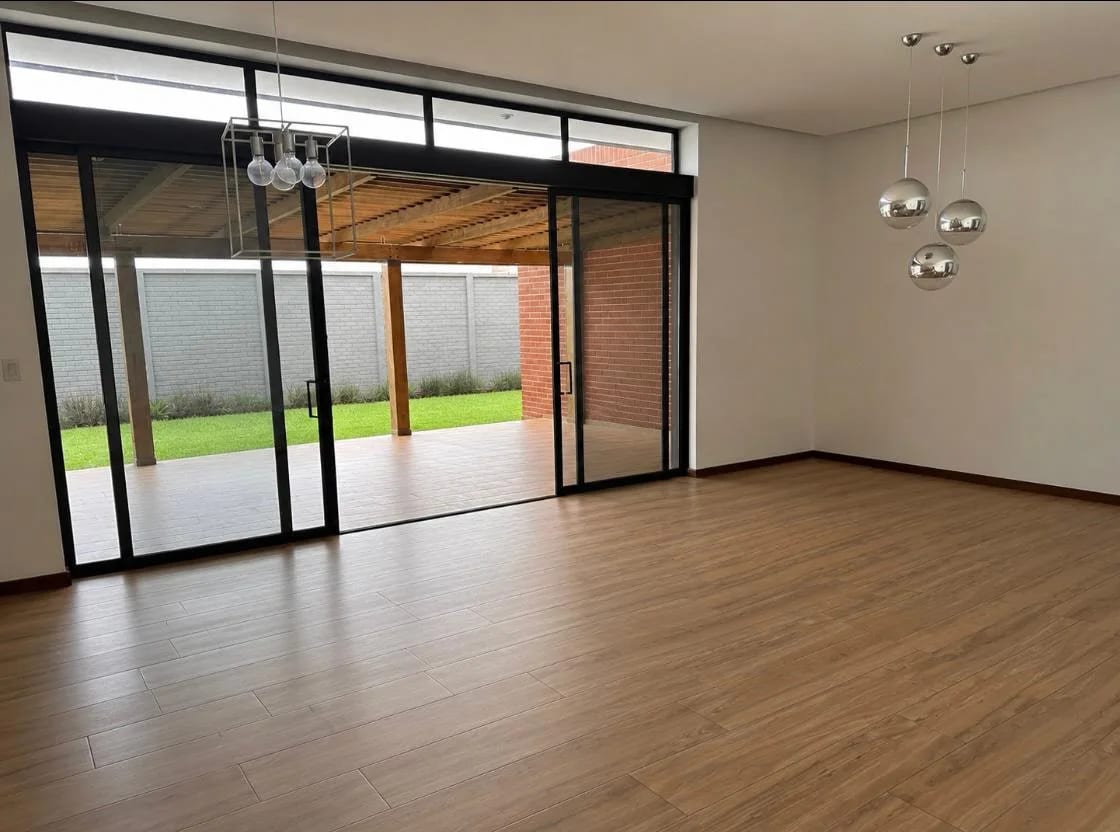 Venta Casa de un Nivel en Condado Concepción — Casa en Venta en Pradera Concepción, Carretera a El Salvador, Guatemala, Ciudad — foto 4 de 11