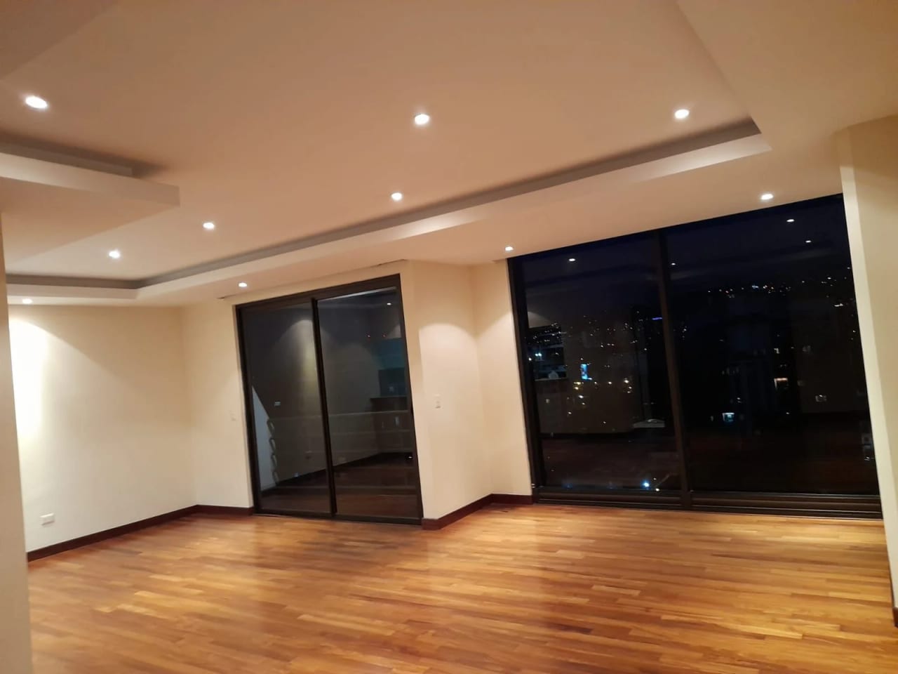 VENDO APTO Z.10 EDIF. MIRAFIORI REF.6827 — Apartamento en Venta en Zona 10, Guatemala, Ciudad — foto 11 de 14