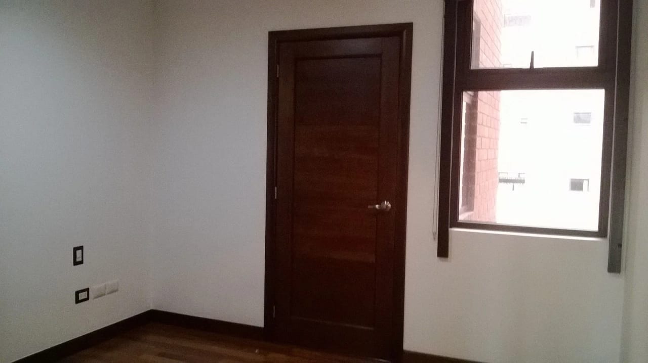 VENDO APTO Z.10 EDIF. MIRAFIORI REF.6827 — Apartamento en Venta en Zona 10, Guatemala, Ciudad — foto 8 de 16