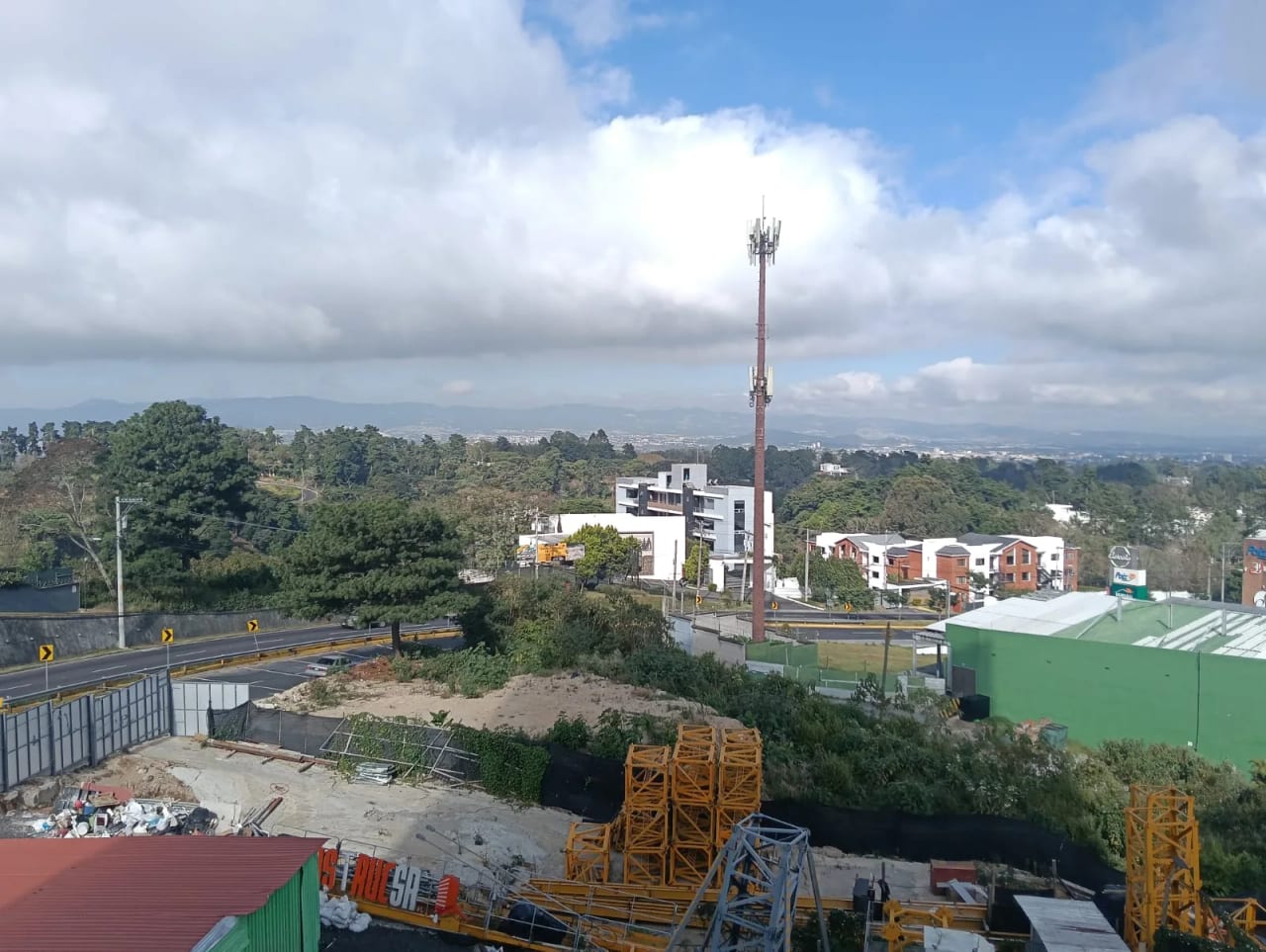 RENTO APTO AMUEBLADO/EQUIPADO Z.16 VH4 NARU16 REF.6890 — Apartamento en Alquiler en Zona 16, Guatemala, Ciudad — foto 4 de 12