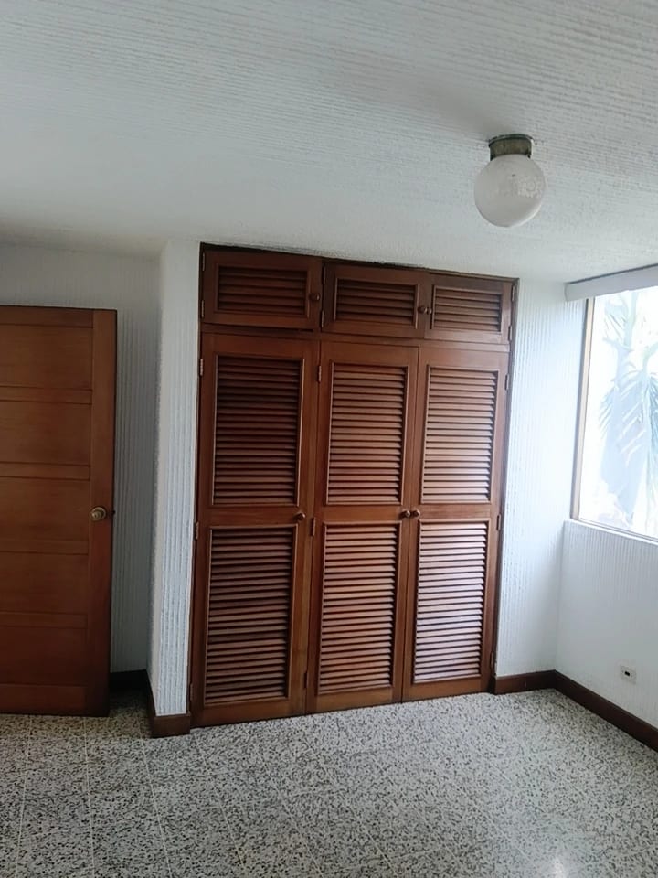 RENTO CASA DE 4 HAB ZONA 10 VILLA MARQUEZ REF.6934 — Casa en Alquiler en Zona 10, Guatemala, Ciudad — foto 2 de 17