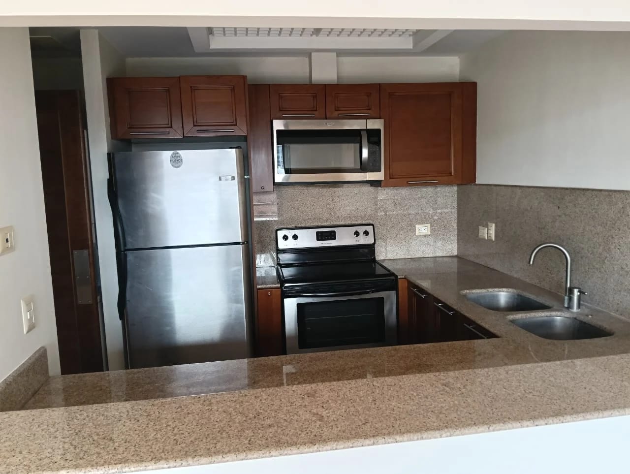 VENDO APTO Z.10 EDIF. MIRAFIORI REF.6827 — Apartamento en Venta en Zona 10, Guatemala, Ciudad — foto 9 de 16