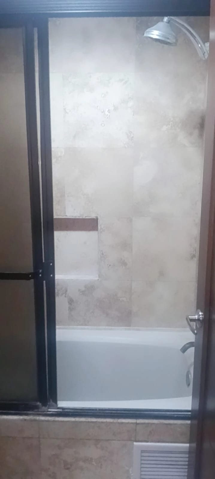 VENDO APTO Z.10 EDIF. MIRAFIORI REF.6827 *110 M2, 2 HAB, 2 BAÑOS, 2 PARQUEOS, $242,000* — Apartamento en Venta en Zona 10, Guatemala, Ciudad — foto 12 de 17