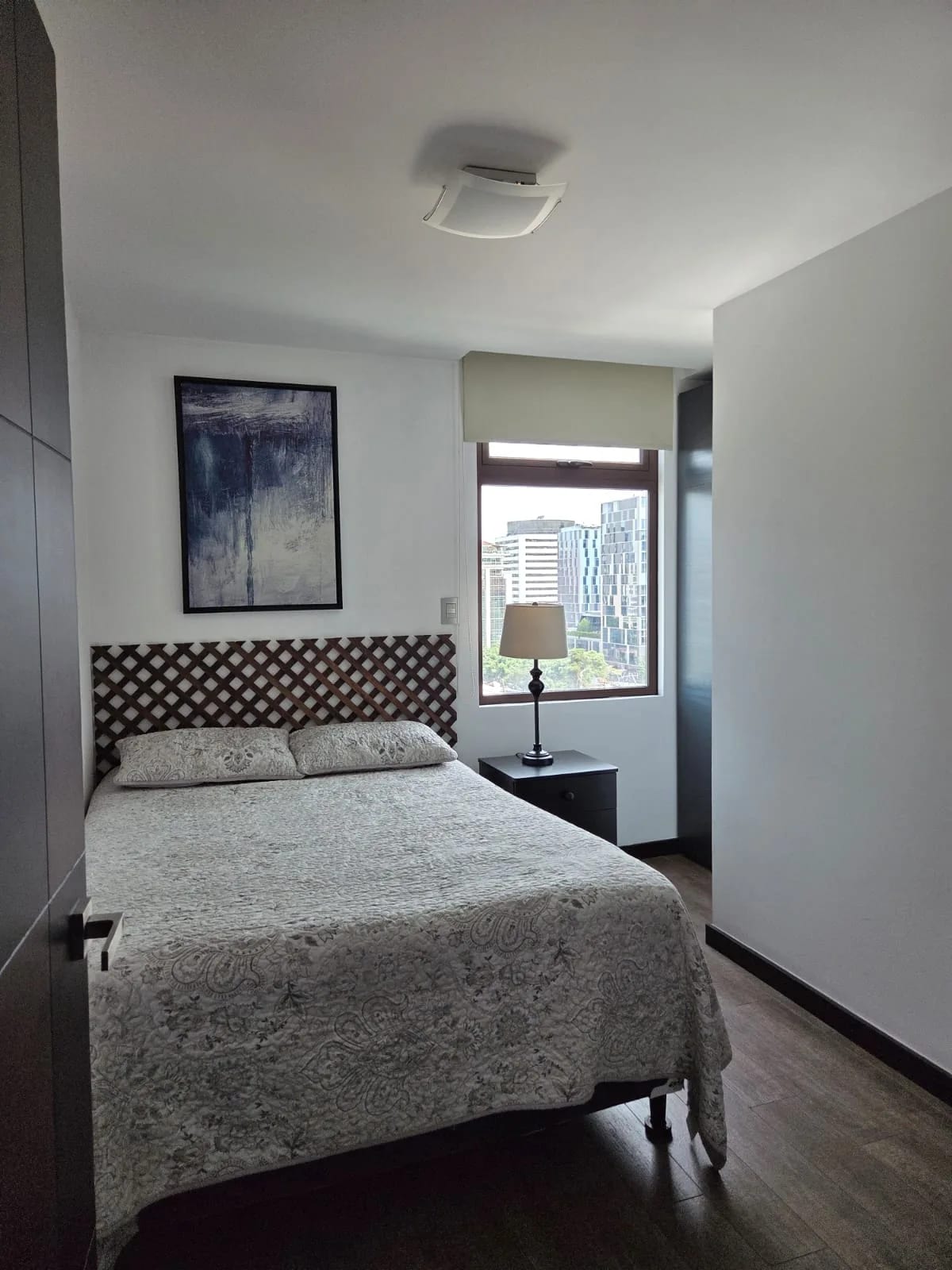 RENTO APTO AMUEBLADO Z.10 EDIF URBANA REF.6935 *2 HAB, 2.5 BAÑOS, 2 PARQUEOS, 88M2, $1200* — Apartamento en Alquiler en Zona 10, Guatemala, Ciudad — foto 7 de 15