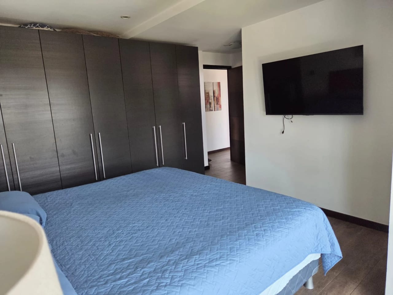 RENTO APTO AMUEBLADO Z.10 EDIF URBANA REF.6935 *2 HAB, 2.5 BAÑOS, 2 PARQUEOS, 88M2, $1200* — Apartamento en Alquiler en Zona 10, Guatemala, Ciudad — foto 12 de 15