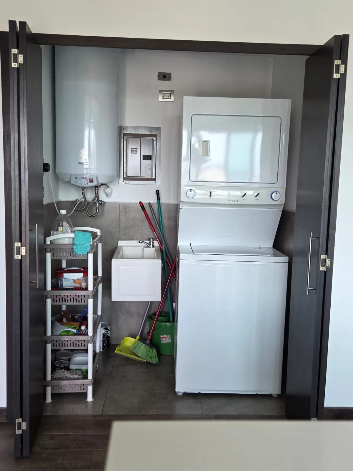 RENTO APTO AMUEBLADO Z.10 EDIF URBANA REF.6935 *2 HAB, 2.5 BAÑOS, 2 PARQUEOS, 88M2, $1200* — Apartamento en Alquiler en Zona 10, Guatemala, Ciudad — foto 15 de 15