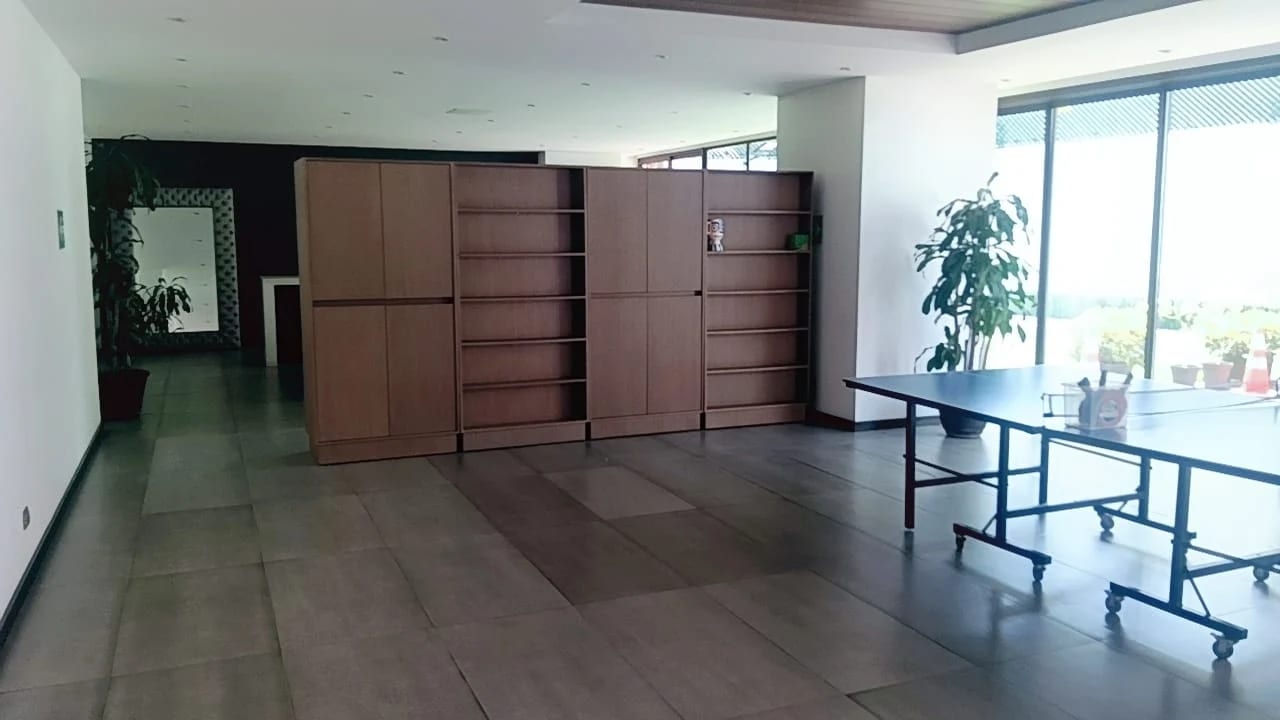 RENTO APTO AMUEBLADO Z.10 EDIF URBANA REF.6935 *2 HAB, 2.5 BAÑOS, 2 PARQUEOS, 88M2, $1200* — Apartamento en Alquiler en Zona 10, Guatemala, Ciudad — foto 8 de 17