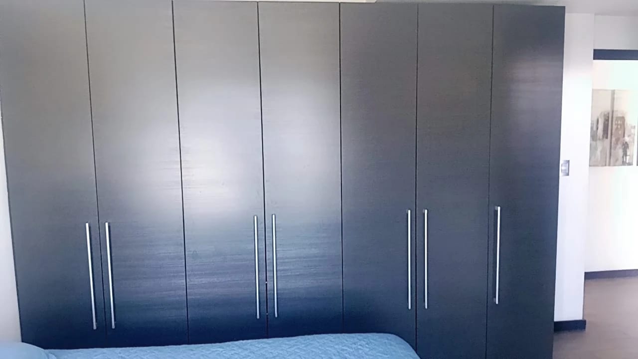 RENTO APTO AMUEBLADO Z.10 EDIF URBANA REF.6935 *2 HAB, 2.5 BAÑOS, 2 PARQUEOS, 88M2, $1200* — Apartamento en Alquiler en Zona 10, Guatemala, Ciudad — foto 7 de 17