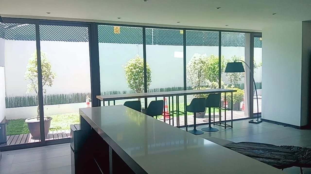 RENTO APTO AMUEBLADO Z.10 EDIF URBANA REF.6935 *2 HAB, 2.5 BAÑOS, 2 PARQUEOS, 88M2, $1200* — Apartamento en Alquiler en Zona 10, Guatemala, Ciudad — foto 11 de 17