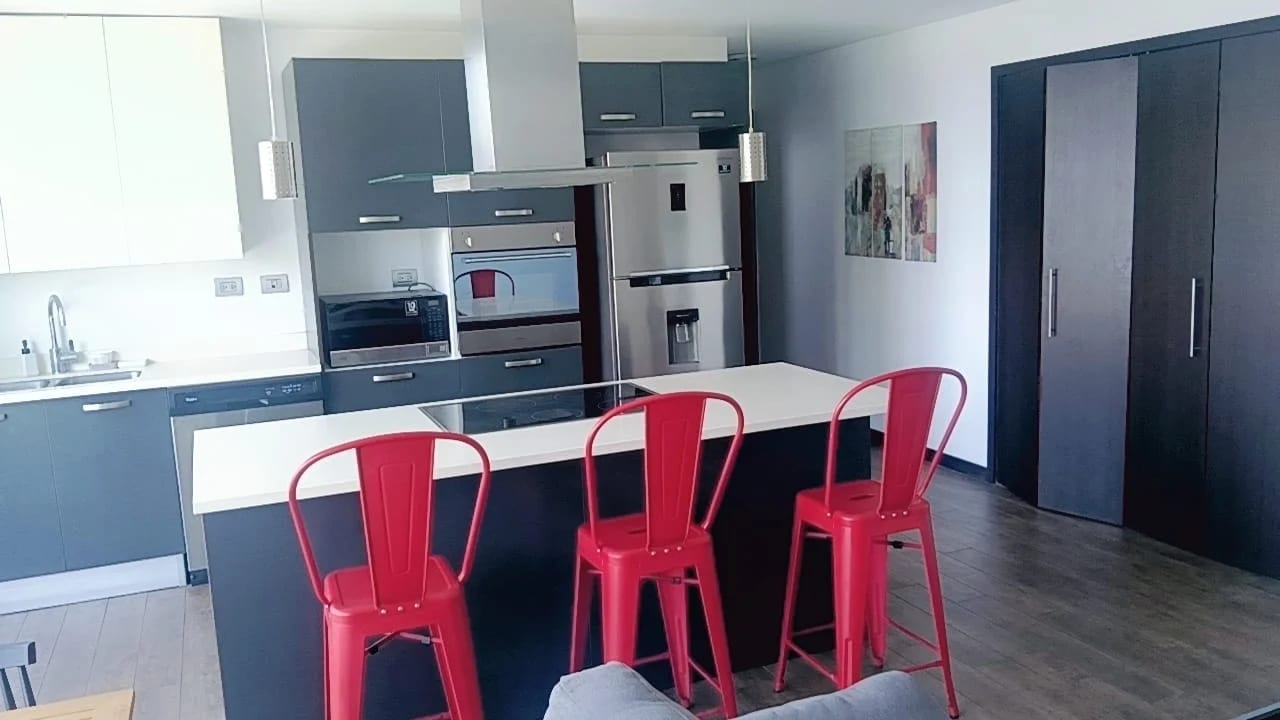 RENTO APTO AMUEBLADO Z.10 EDIF URBANA REF.6935 *2 HAB, 2.5 BAÑOS, 2 PARQUEOS, 88M2, $1125* — Apartamento en Alquiler en Zona 9, Guatemala, Ciudad — foto 2 de 17