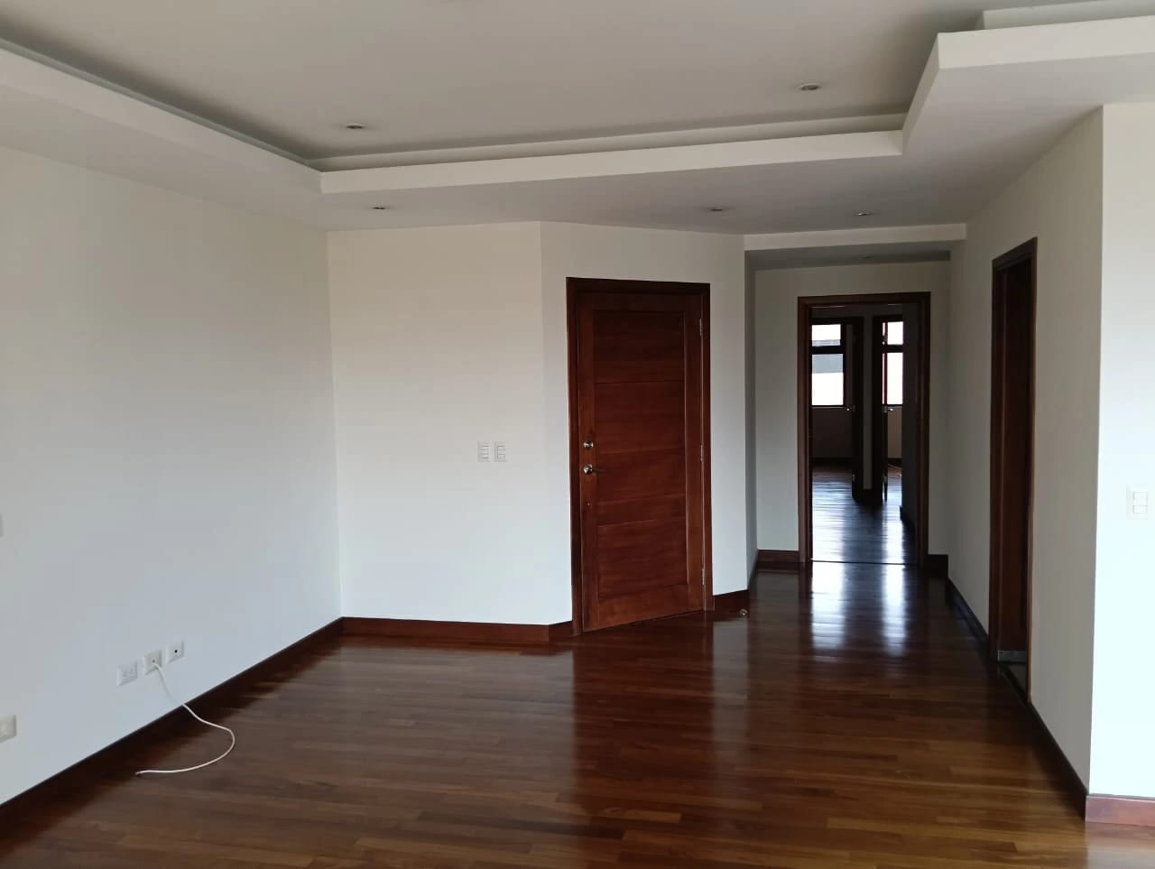 VENDO APTO Z.10 EDIF. MIRAFIORI REF.6827 *110 M2, 2 HAB, 2 BAÑOS, 2 PARQUEOS — Apartamento en Venta en Zona 10, Guatemala, Ciudad — foto 1 de 16