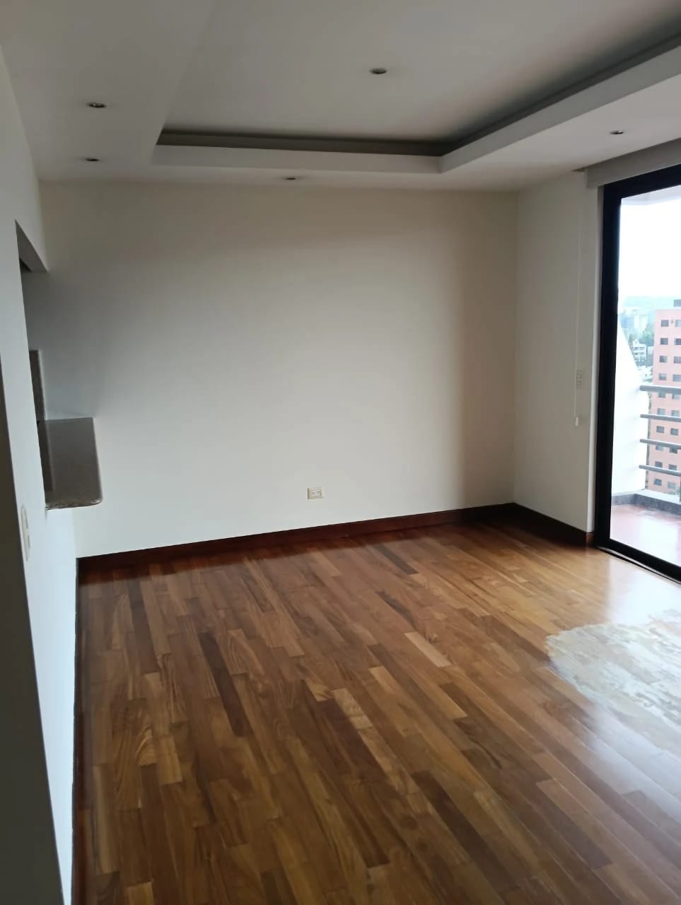 VENDO APTO Z.10 EDIF. MIRAFIORI REF.6827 *110 M2, 2 HAB, 2 BAÑOS, 2 PARQUEOS — Apartamento en Venta en Zona 10, Guatemala, Ciudad — foto 2 de 16