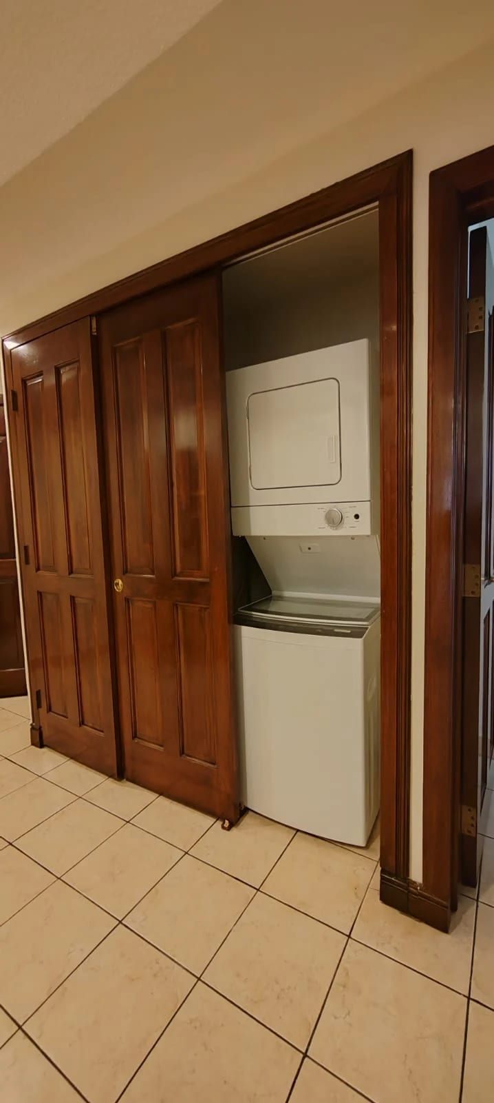 RENTO APTO AMUEBLADO ZONA 14 EDIF. VILLA EL BOSQUE REF.6938 *2 HAB, 2 BAÑOS, 1 PARQ — Apartamento en Alquiler en Zona 14, Guatemala, Ciudad — foto 4 de 13