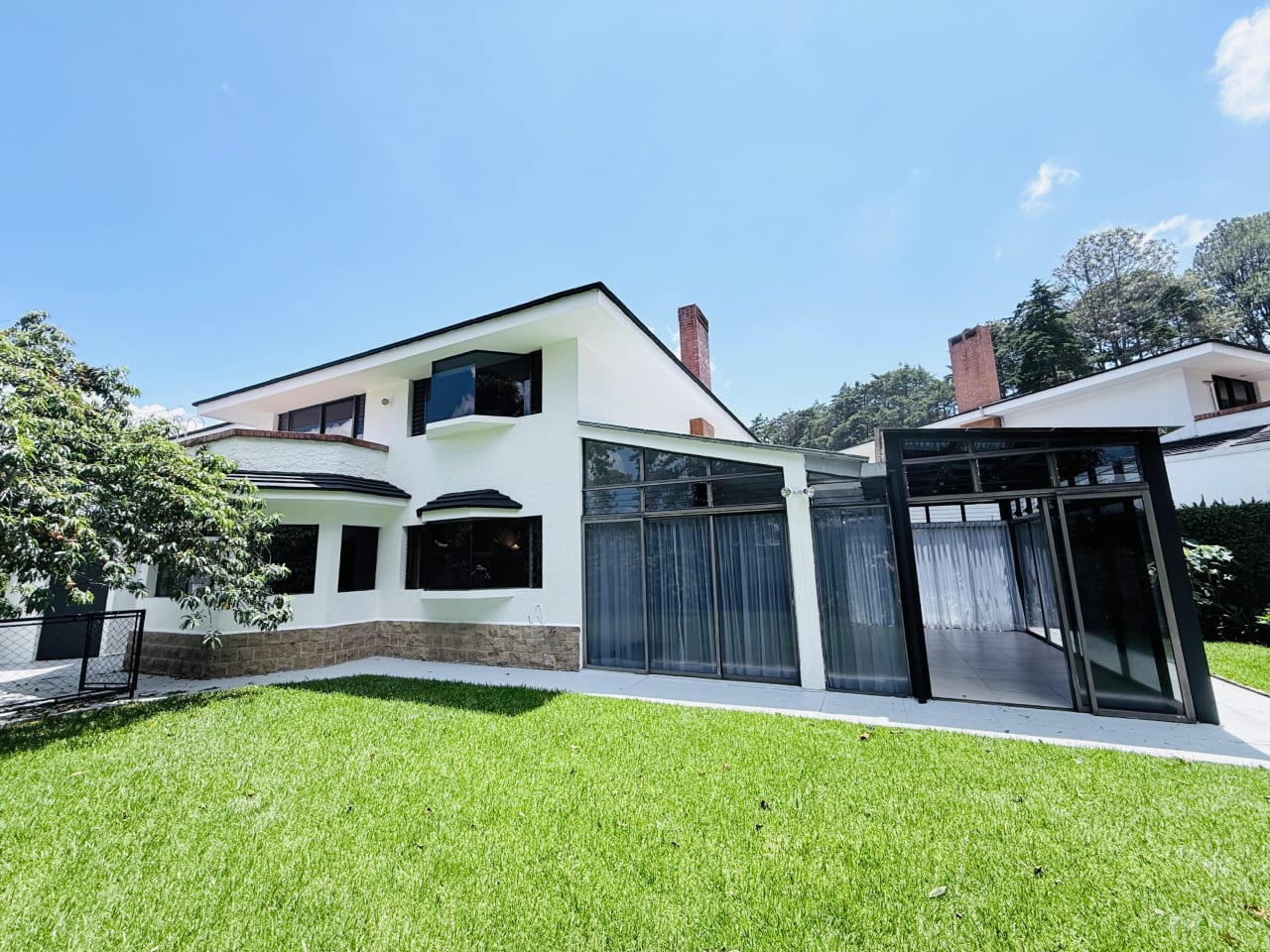 CASA AMPLIA EN RENTA CON JARDIN 4 HAB. / COND. SAN ANTONIO KM. 16.5 CAES