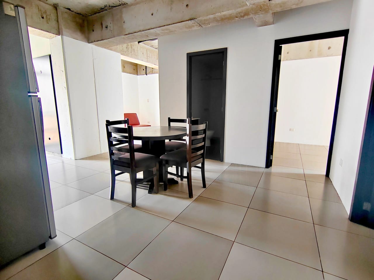 APARTAMENTO EDIF. RUE 3, ZONA 4 — Apartamento en Alquiler en Rue 3, Zona 4, Guatemala, Ciudad — foto 4 de 12