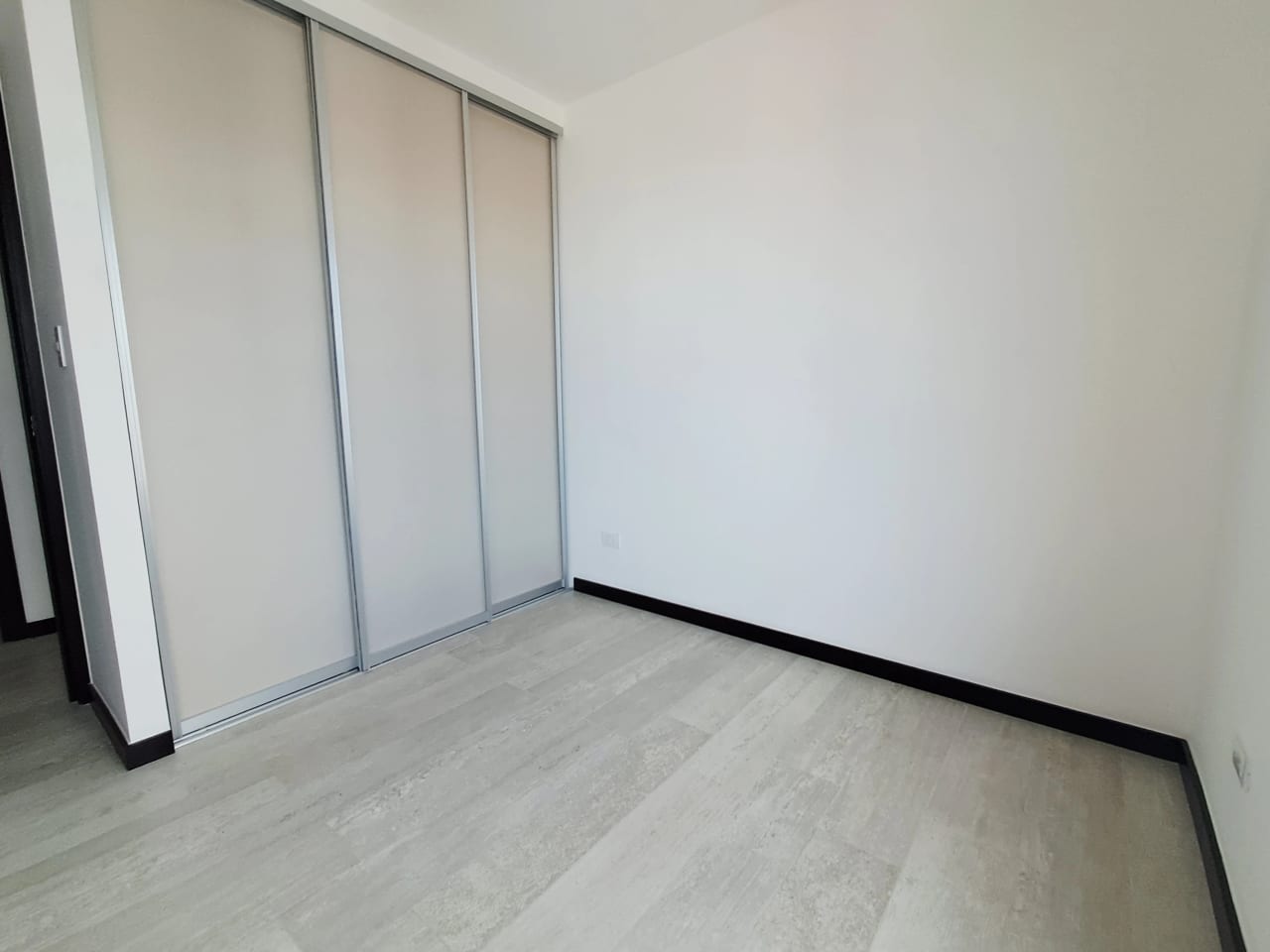 APARTAMENTO CON LÍNEA BLANCA PARA ESTRENAR EDIFICIO VERDÚ 140.67 MTS2, 3 DORMITORIOS, ZONA 13 — Apartamento en Alquiler en Verdú, Zona 13, Guatemala, Ciudad — foto 8 de 17