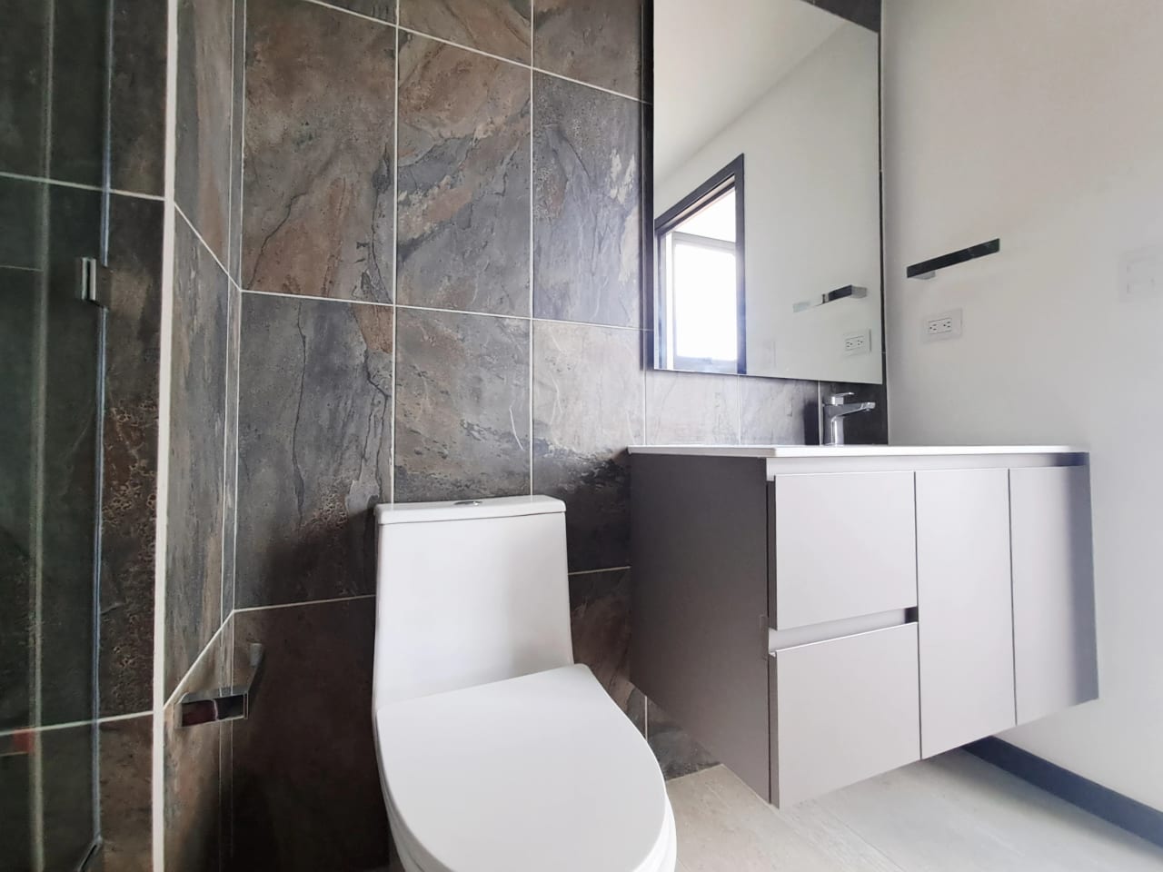 APARTAMENTO CON LÍNEA BLANCA PARA ESTRENAR EDIFICIO VERDÚ 140.67 MTS2, 3 DORMITORIOS, ZONA 13 — Apartamento en Alquiler en Verdú, Zona 13, Guatemala, Ciudad — foto 13 de 17