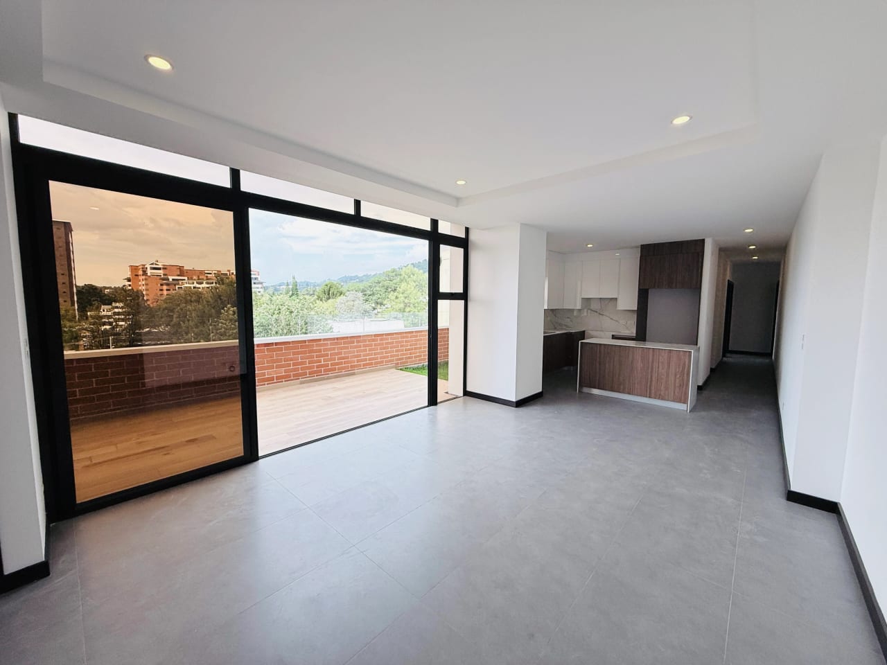 APARTAMENTO C/ JARDÍN PARA ESTRENAR 3 HABS. EDIF. Arles ZONA 15 — Apartamento en Venta en Arles, Zona 15, Guatemala, Ciudad — foto 1 de 17