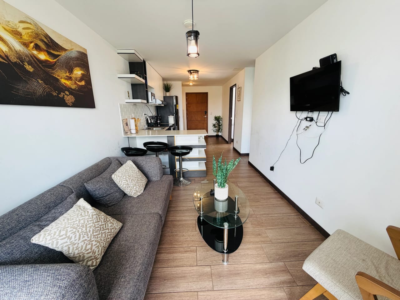 APARTAMENTO EN RENTA, EDIFICIO CONDADO 14 56 MTS2, 2 DORMITORIOS, ZONA 14 — Apartamento en Alquiler en Zona 14, Guatemala, Ciudad — foto 1 de 12