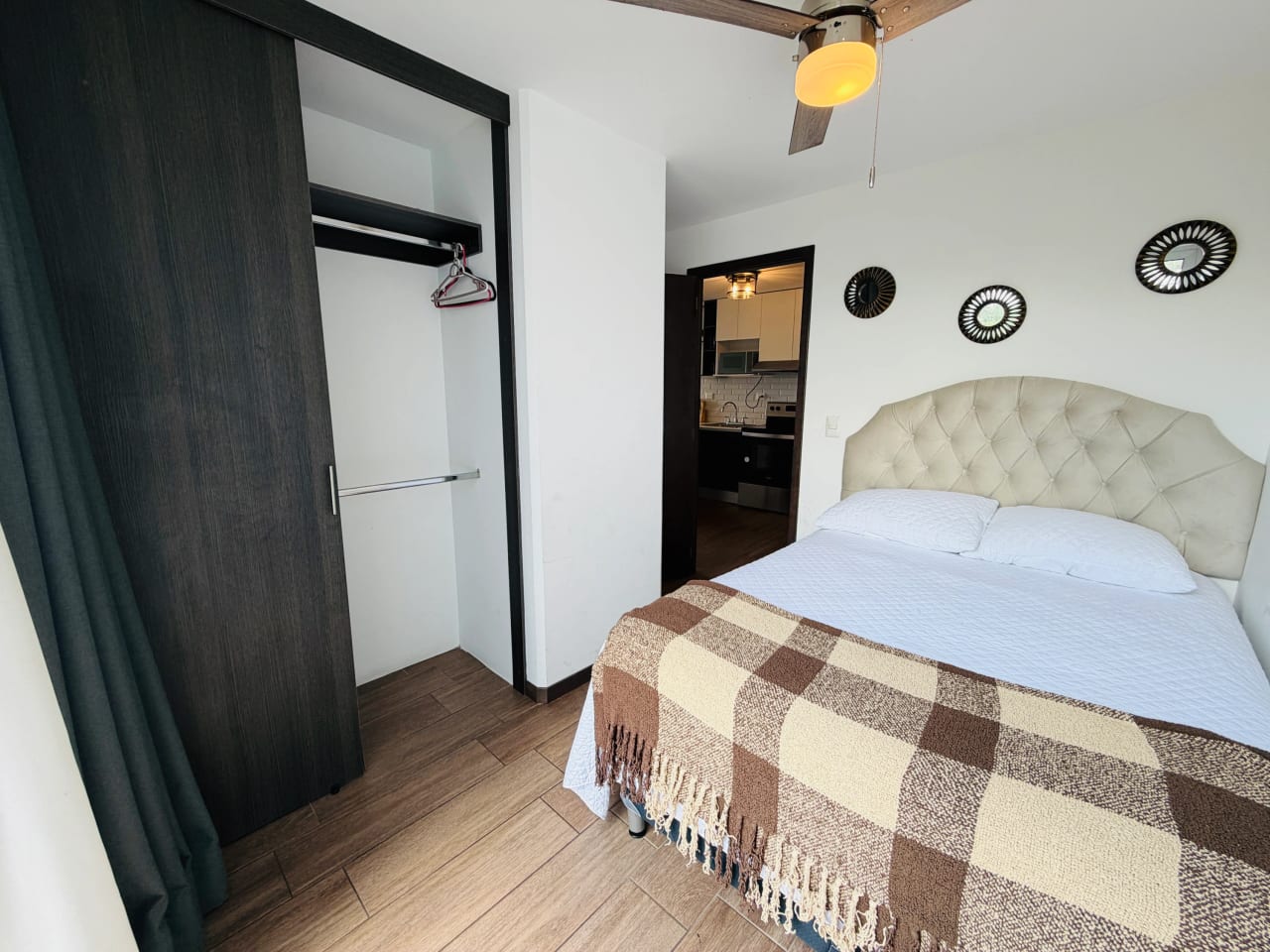 APARTAMENTO EN RENTA, EDIFICIO CONDADO 14 56 MTS2, 2 DORMITORIOS, ZONA 14 — Apartamento en Alquiler en Zona 14, Guatemala, Ciudad — foto 7 de 12