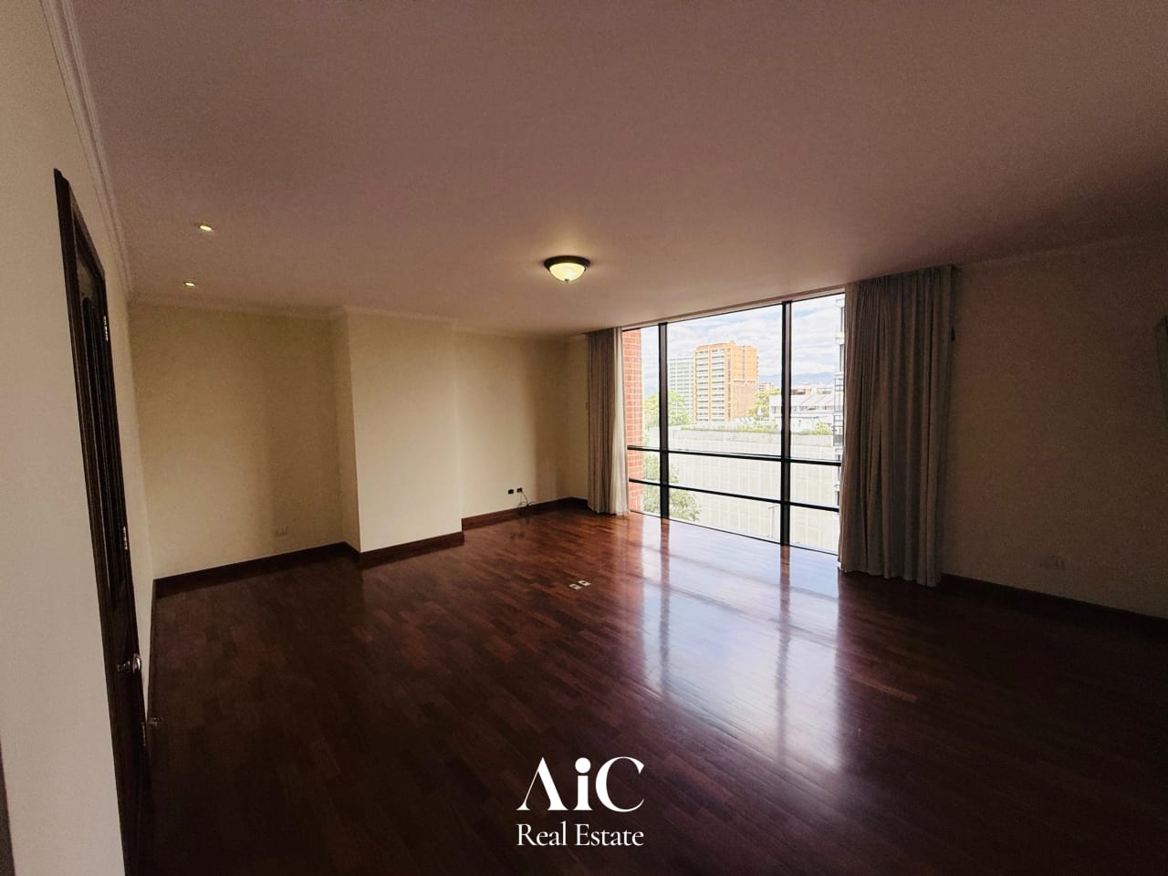 Apartamento Amplio con Balcón 2 Habitaciones. Quinta Bella Norte, Z. 1 — Apartamento en Alquiler en Quinta Bella, Zona 14, Guatemala, Ciudad — foto 9 de 17