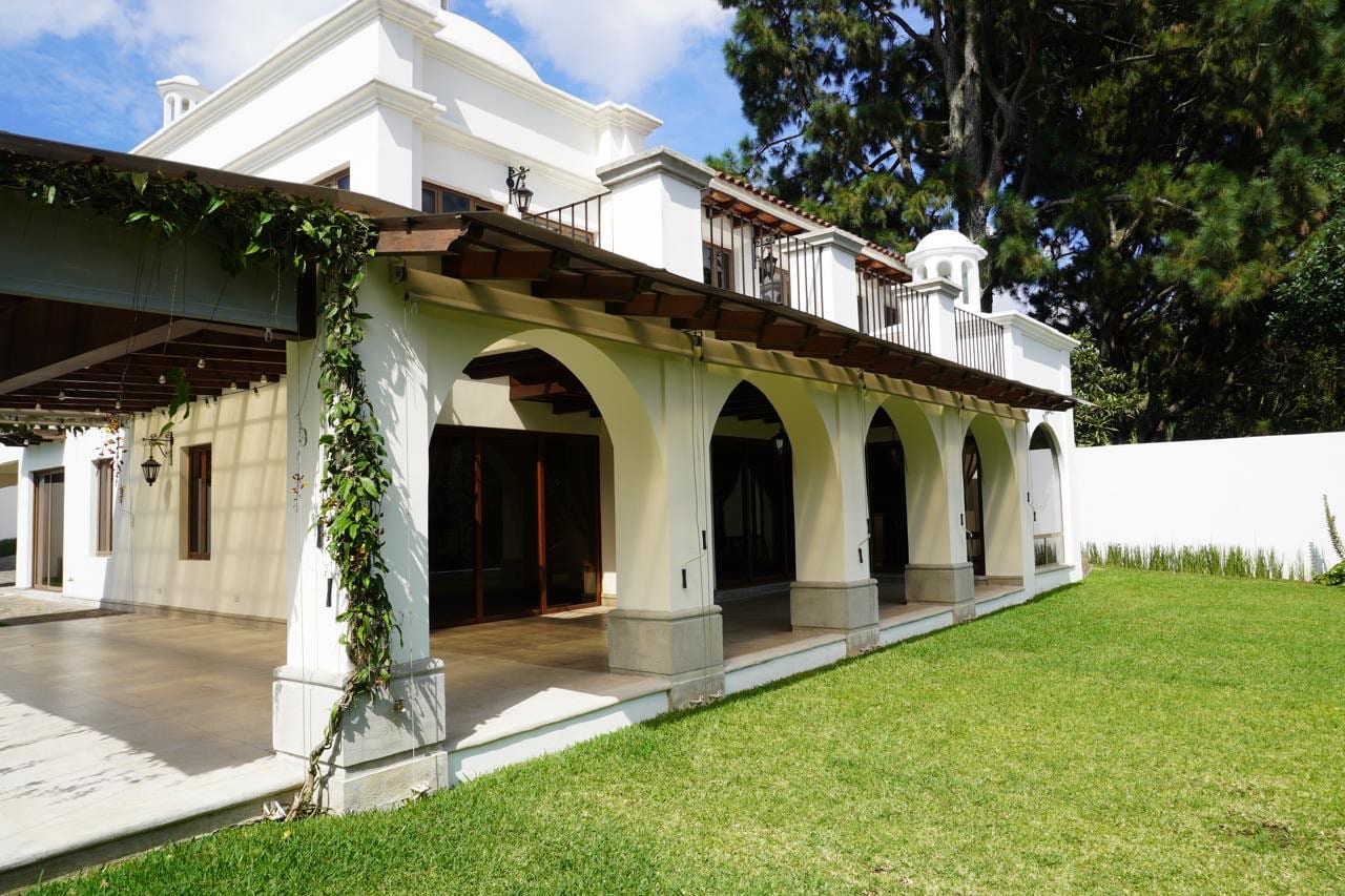 Casa Venta el Prado Zona 10 — Casa en Venta en Santa Catarina Pinula, Guatemala, Ciudad — foto 1 de 15