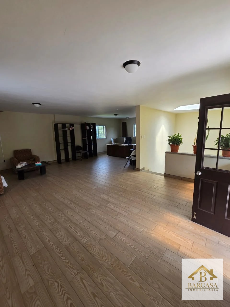 Se vende casa fuera de Garita km 15.5, detrás de Walmart Caes. Habitaciones en el primer Nivel - 14
