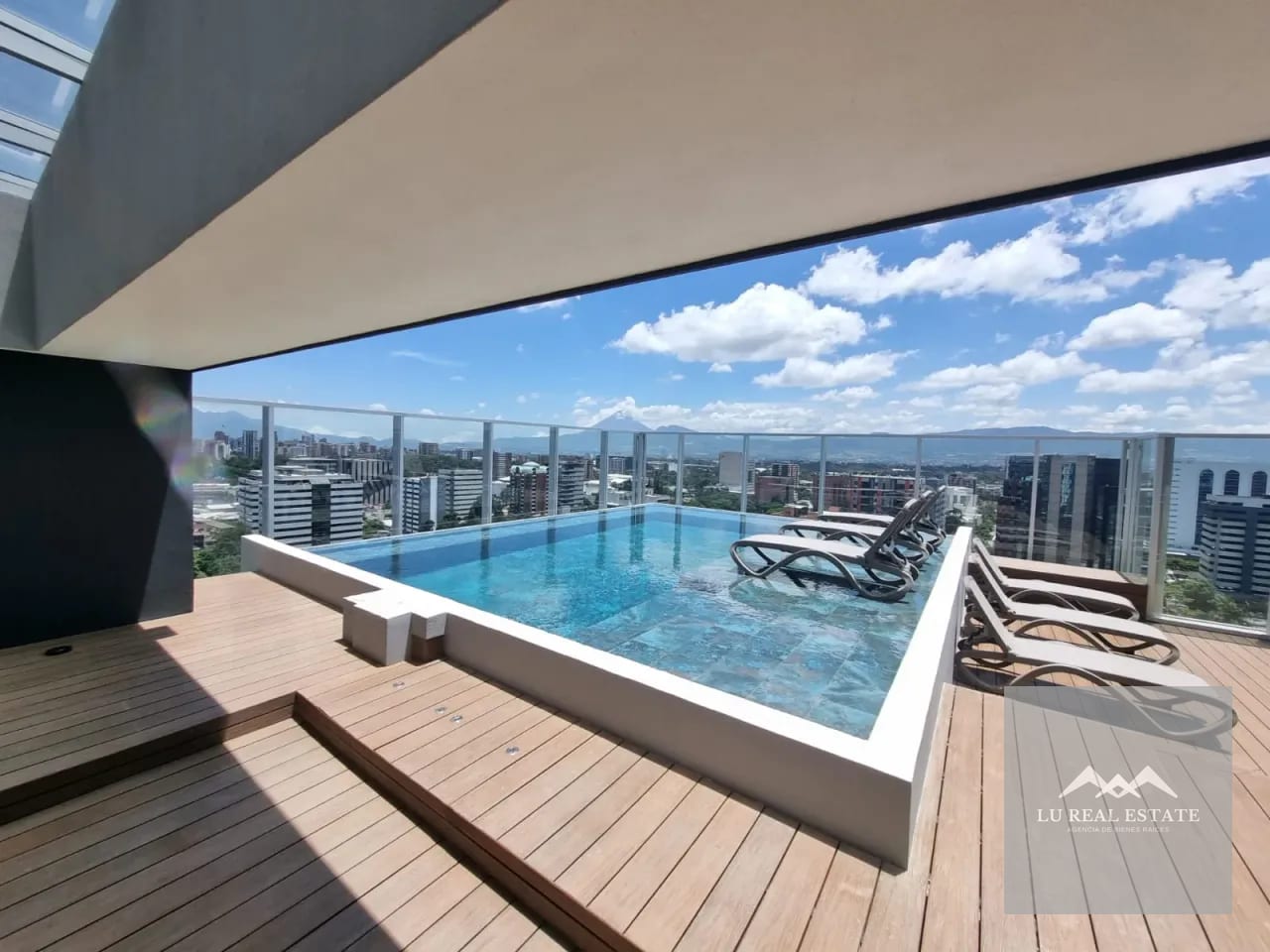 Espectacular apartamento en z10 — Apartamento en Alquiler en Zona 10, Guatemala, Ciudad — foto 1 de 9