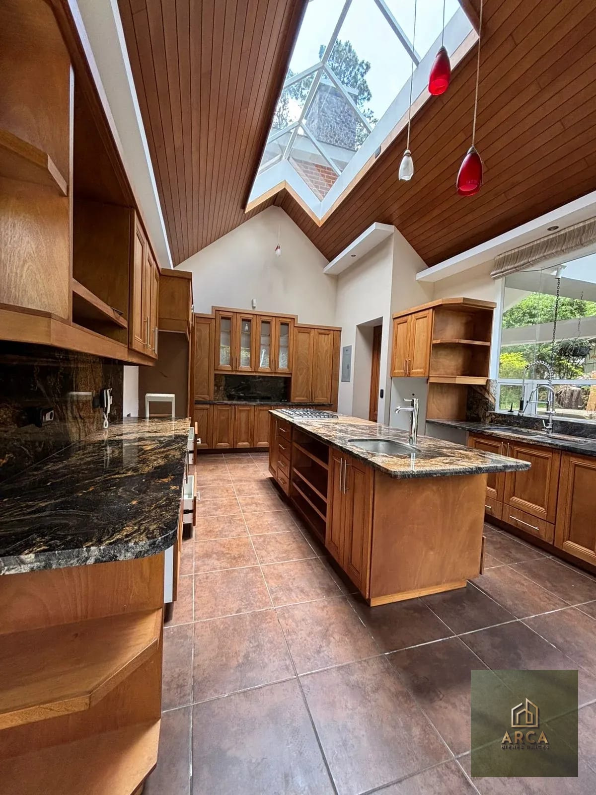 Casa en venta en San Lucas — Casa en Venta en San Lucas Sacatepéquez, Sacatepéquez — foto 1 de 9