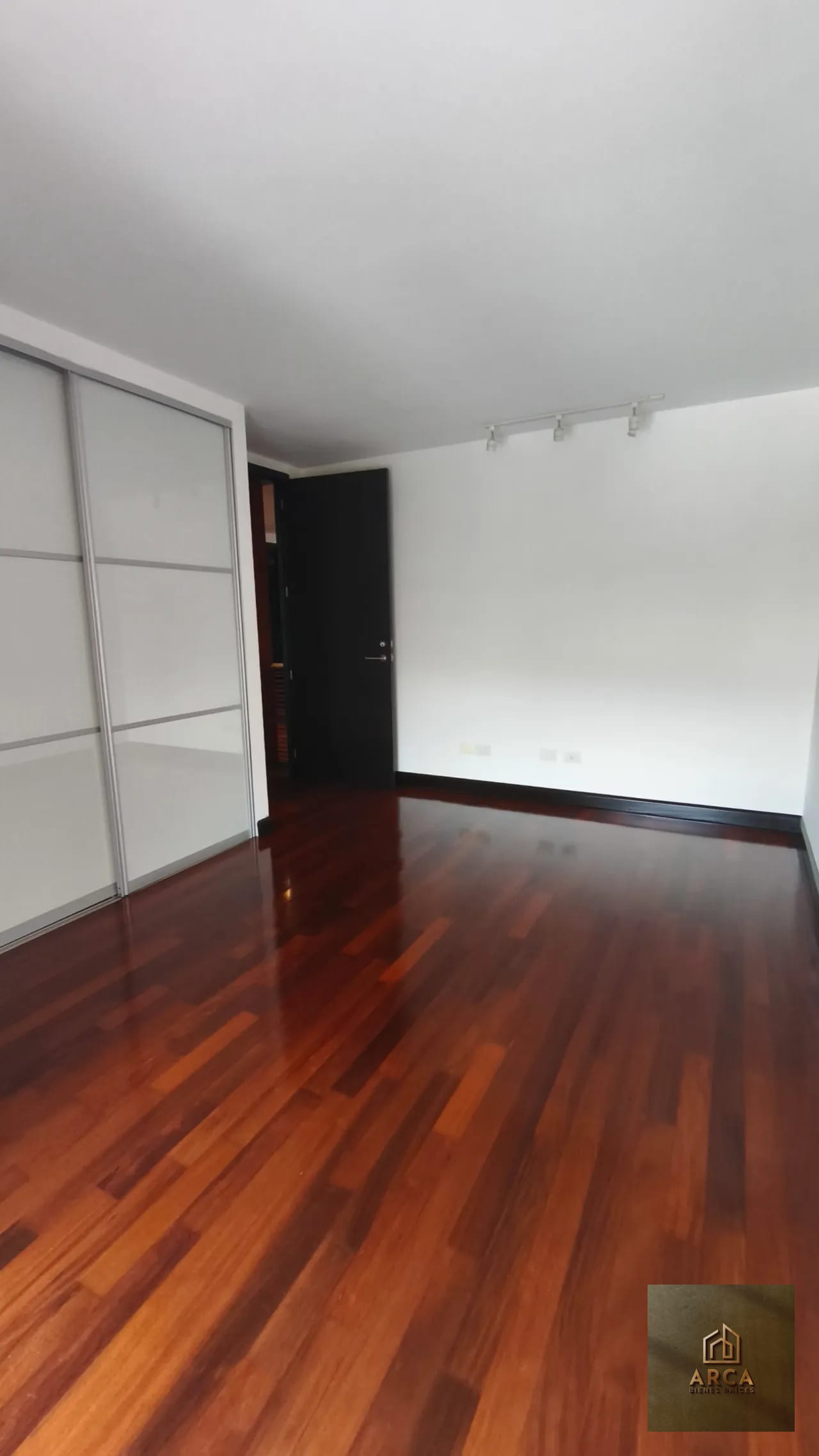 Apartamento en alquiler zona 10 — Apartamento en Alquiler en Zona 10, Guatemala, Ciudad — foto 5 de 14