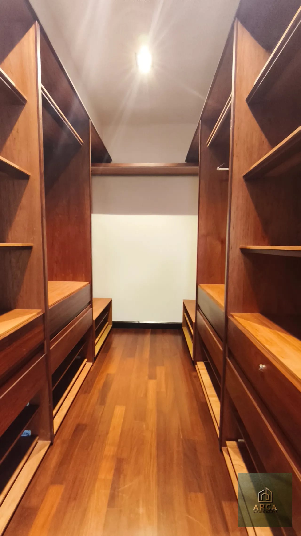 Apartamento en alquiler zona 10 — Apartamento en Alquiler en Zona 10, Guatemala, Ciudad — foto 8 de 14