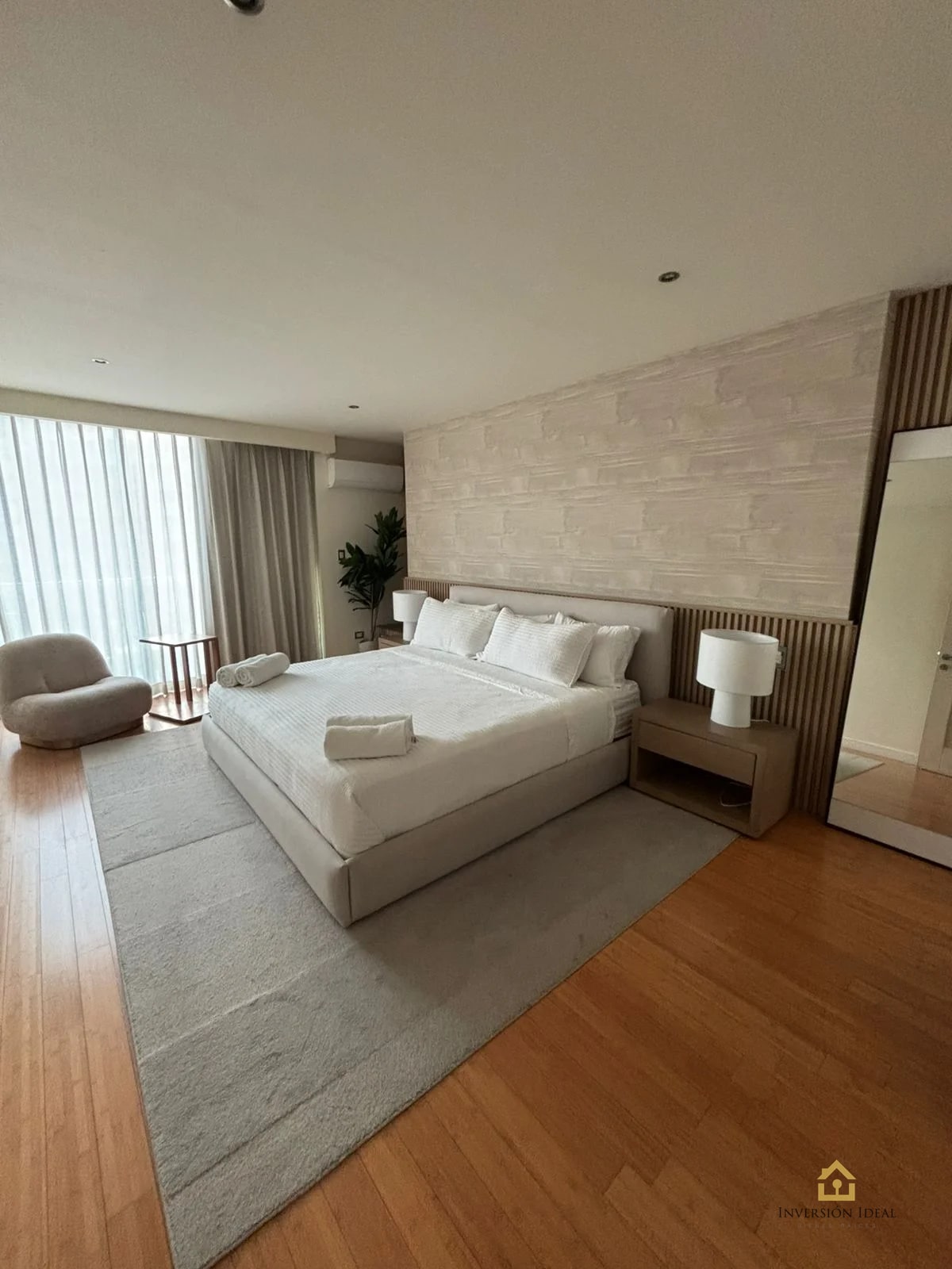 Apto Amueblado 2 Hab + Cuarto de Serv. $2,500 | Edificio Atrium Zona 10 - 4