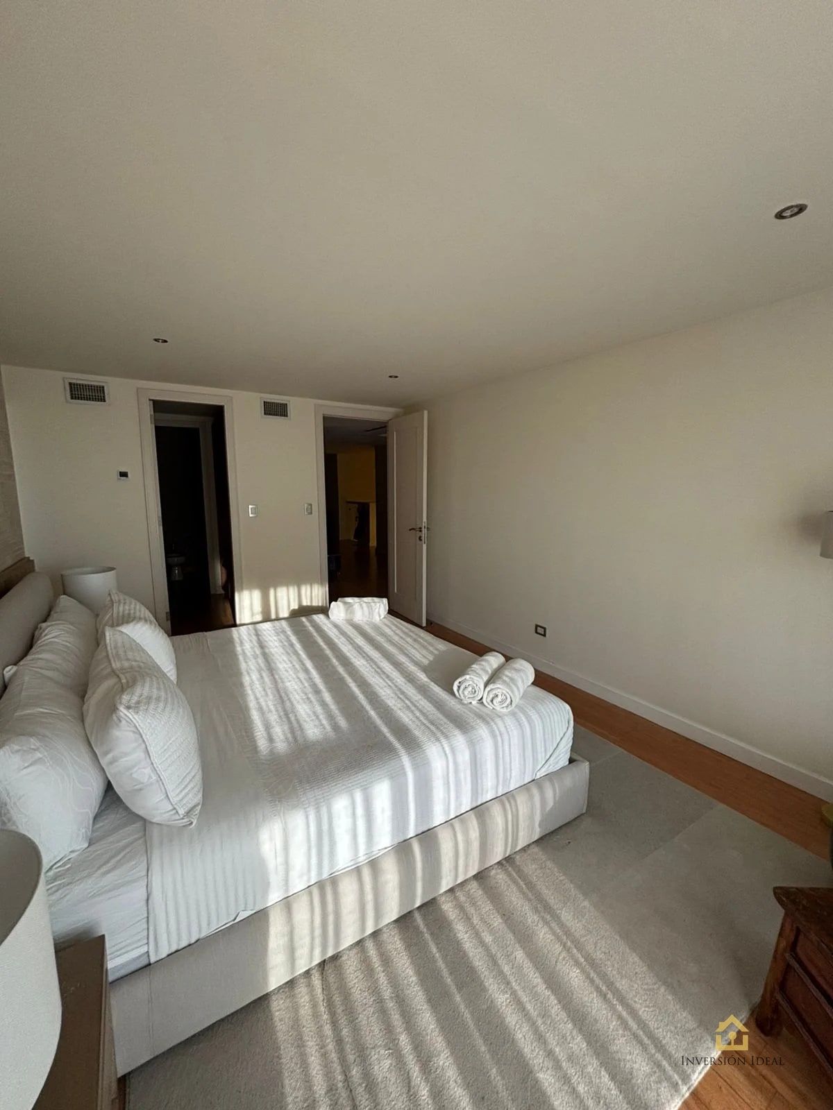 Apto Amueblado 2 Hab + Cuarto de Serv. $2,500 | Edificio Atrium Zona 10 - 12